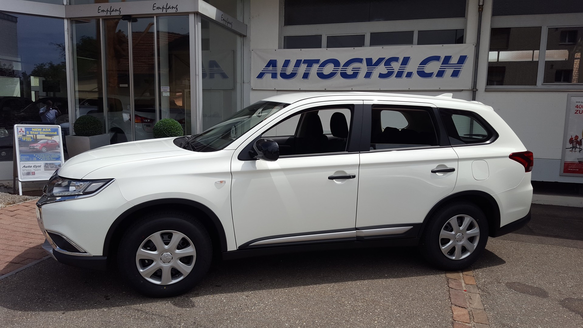 MITSUBISHI Outlander 2.0 Helvetia MT-image-4
