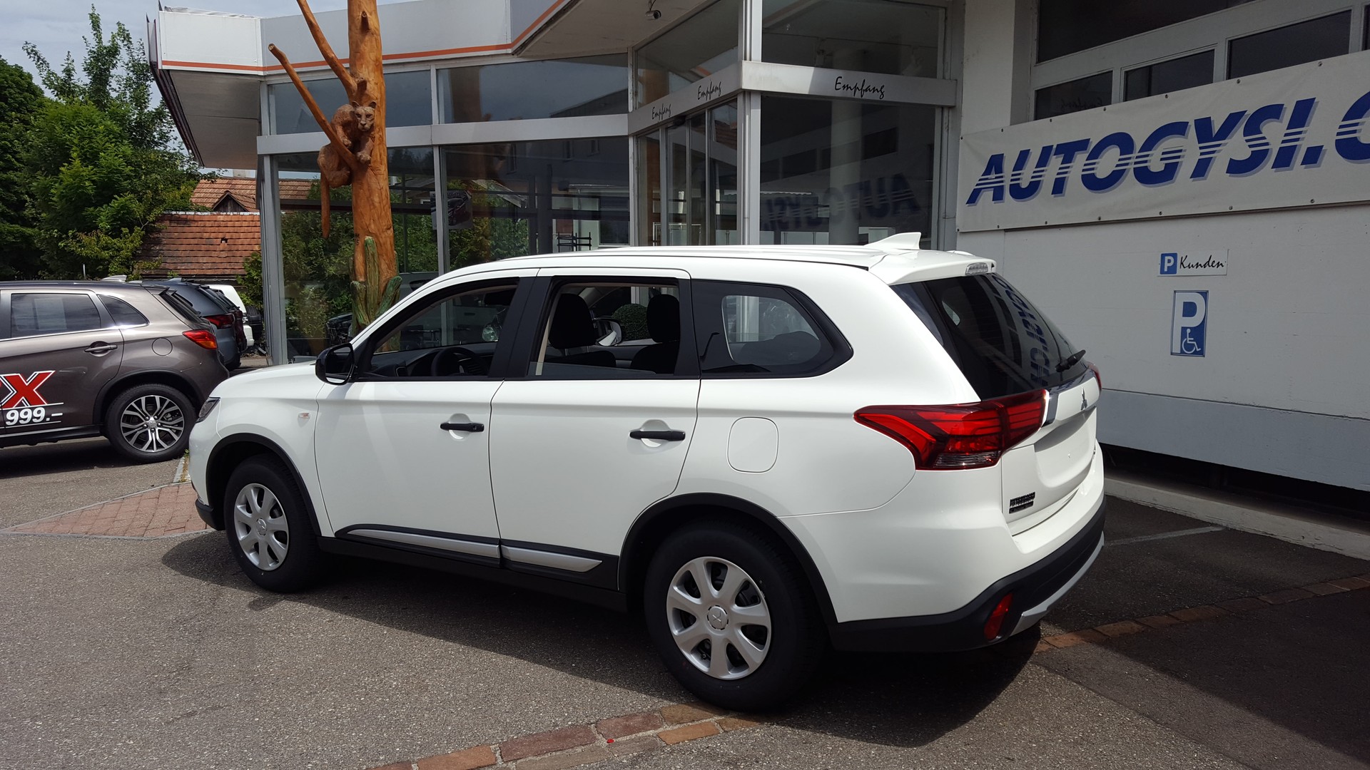 MITSUBISHI Outlander 2.0 Helvetia MT-image-12