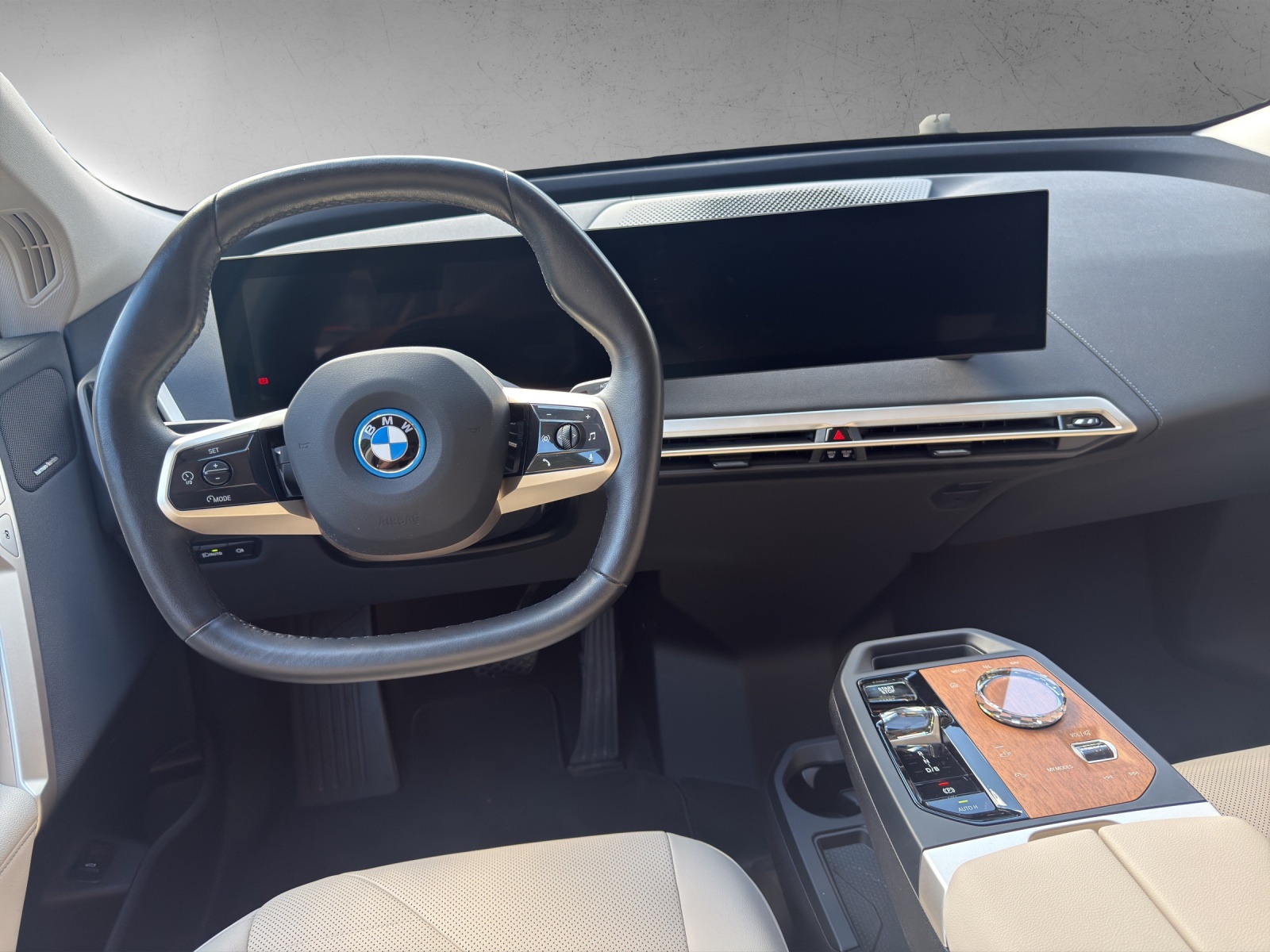 BMW iX xDrive40 M Sport-image-13