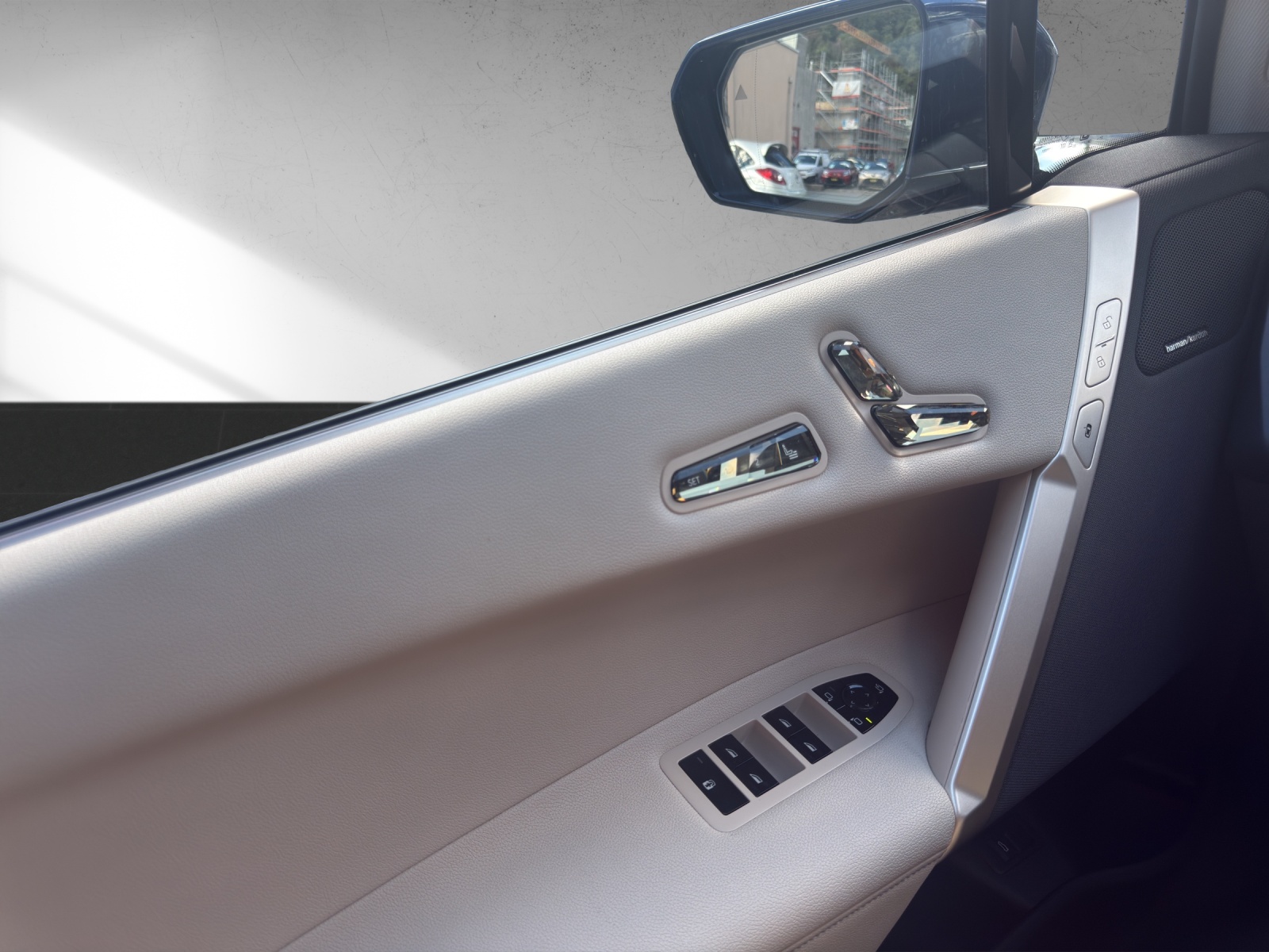 BMW iX xDrive40 M Sport-image-14