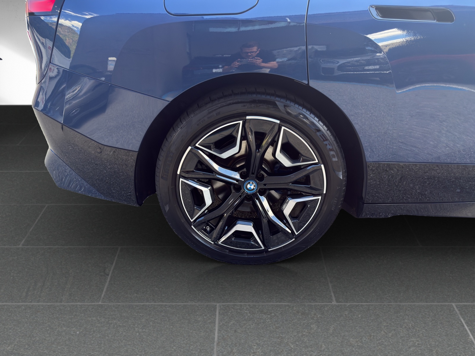 BMW iX xDrive40 M Sport-image-10