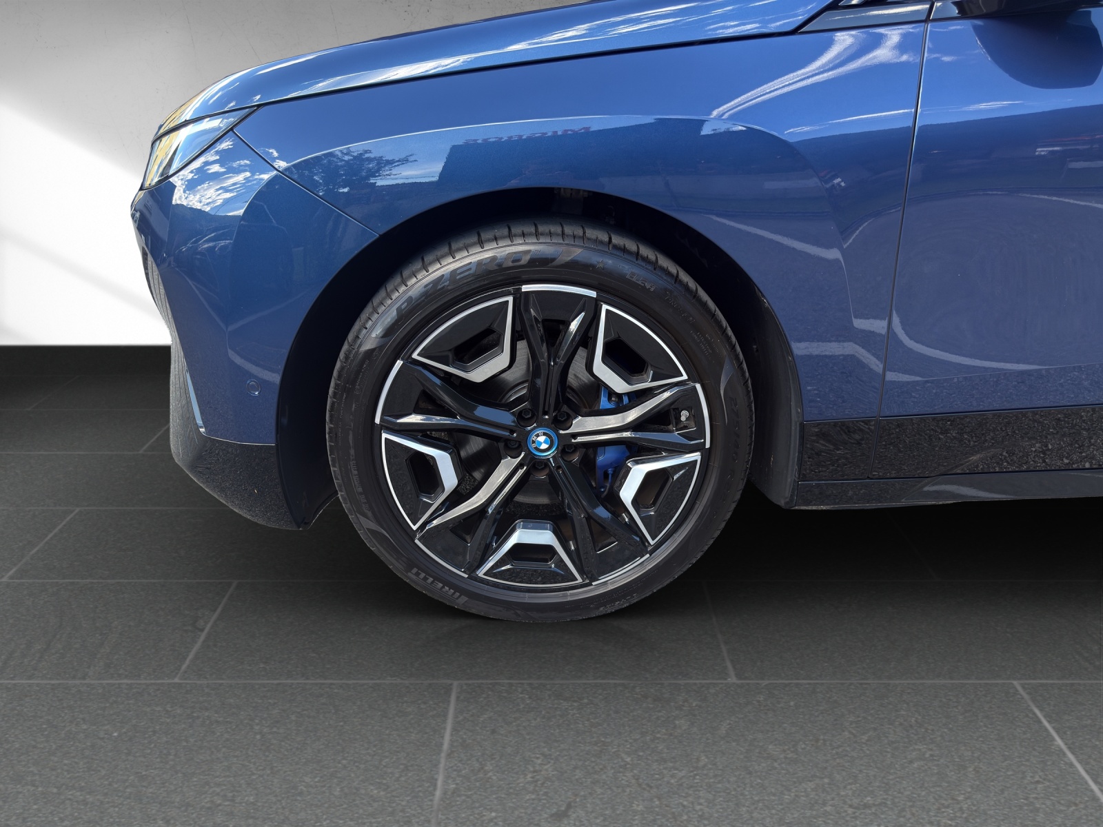 BMW iX xDrive40 M Sport-image-8