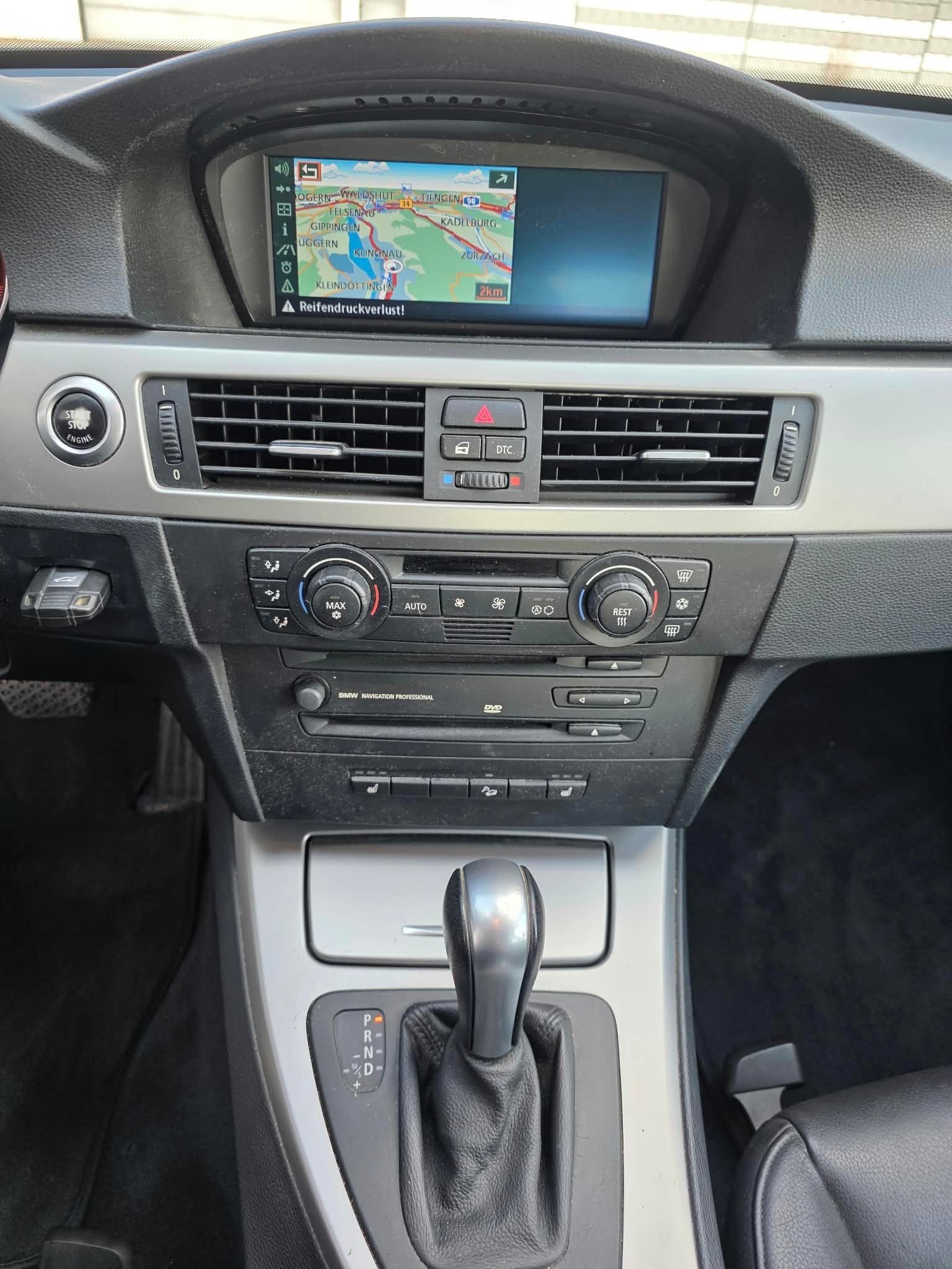 BMW 325xi-image-13