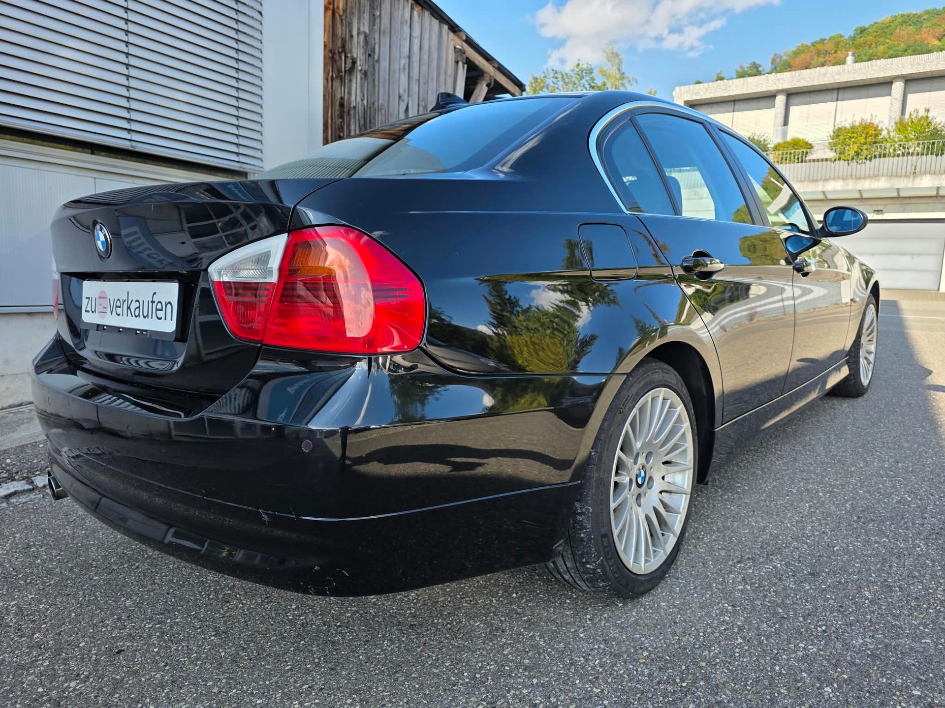 BMW 325xi-image-3