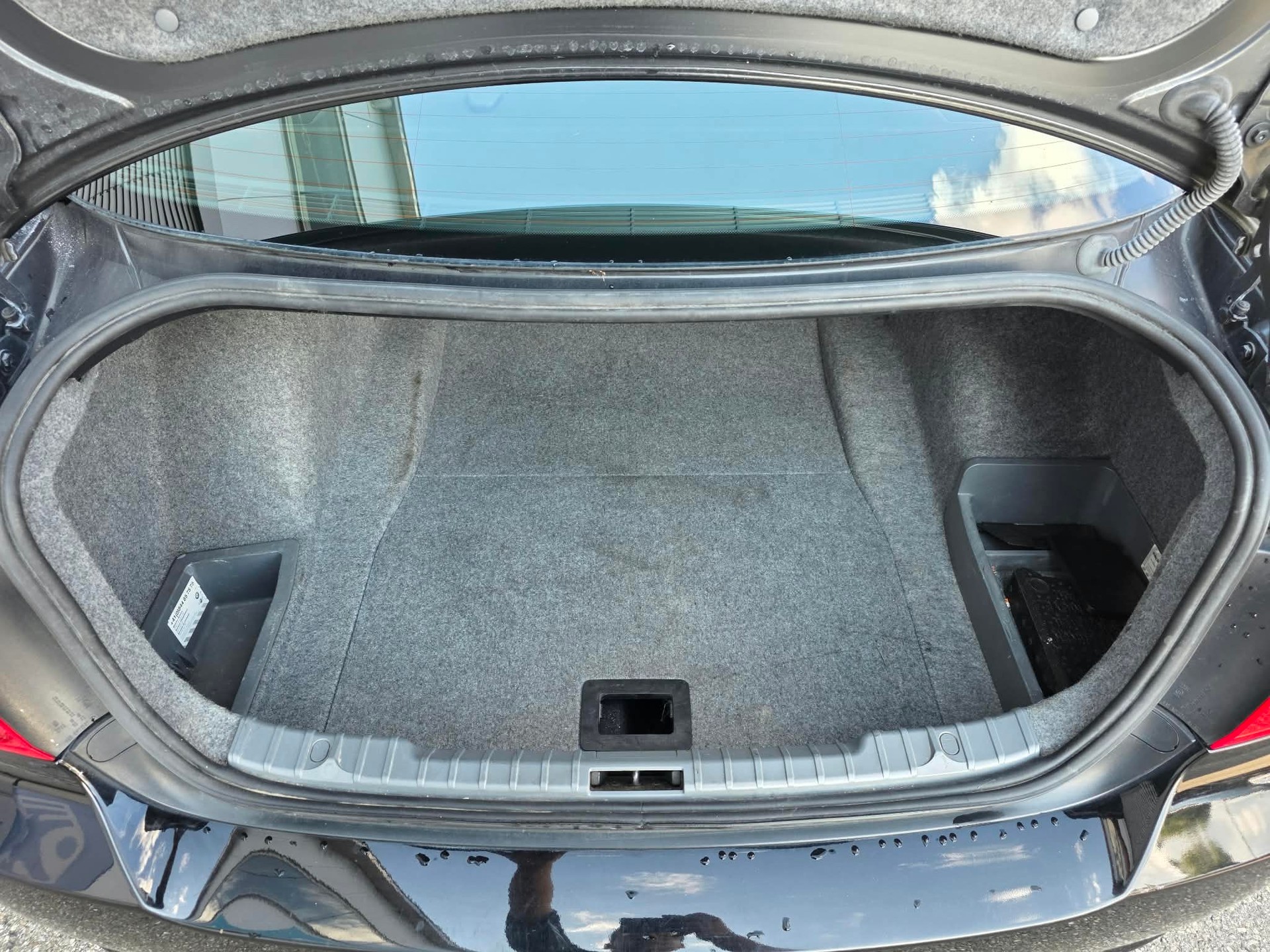 BMW 325xi-image-10
