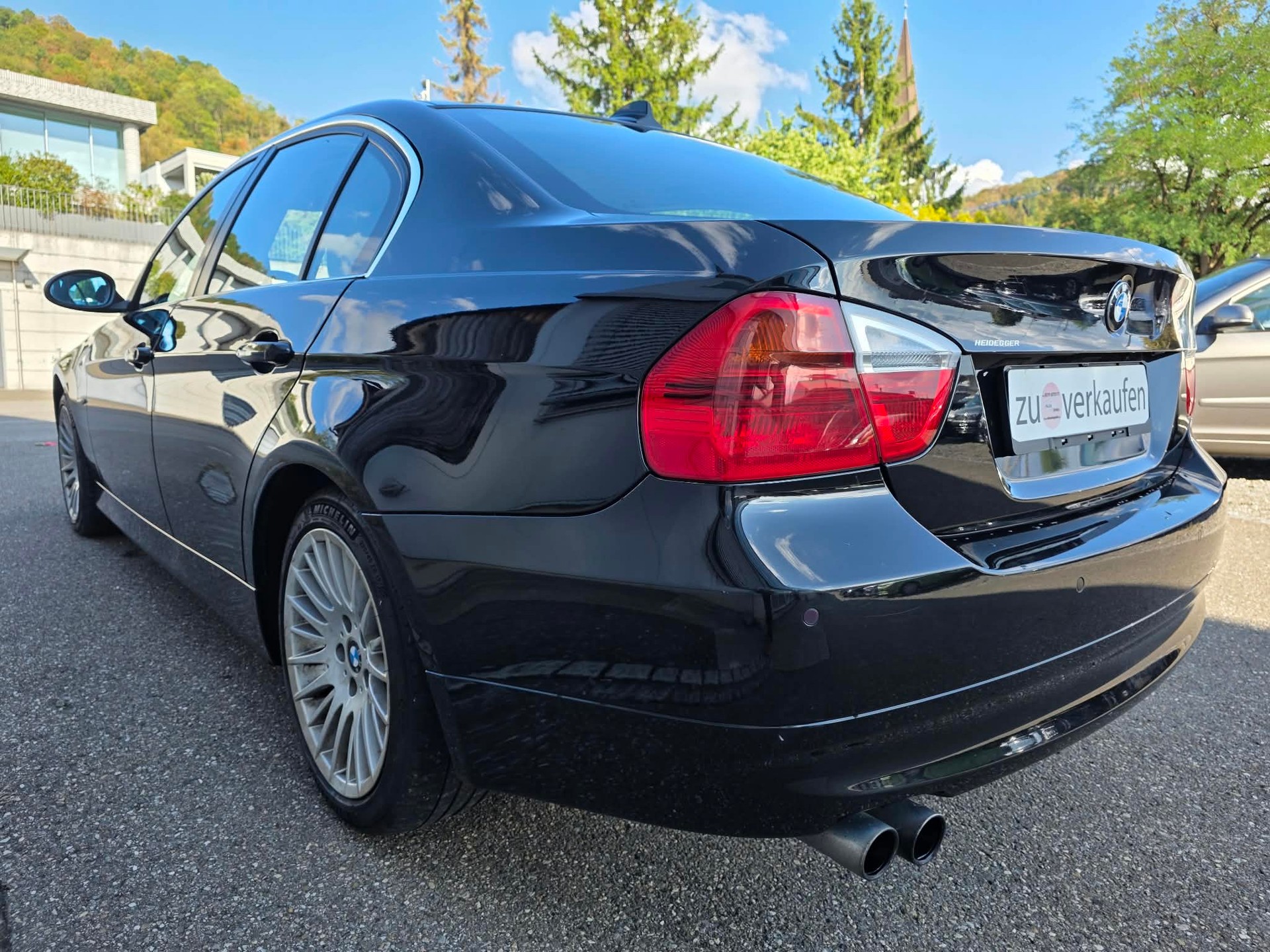 BMW 325xi-image-5