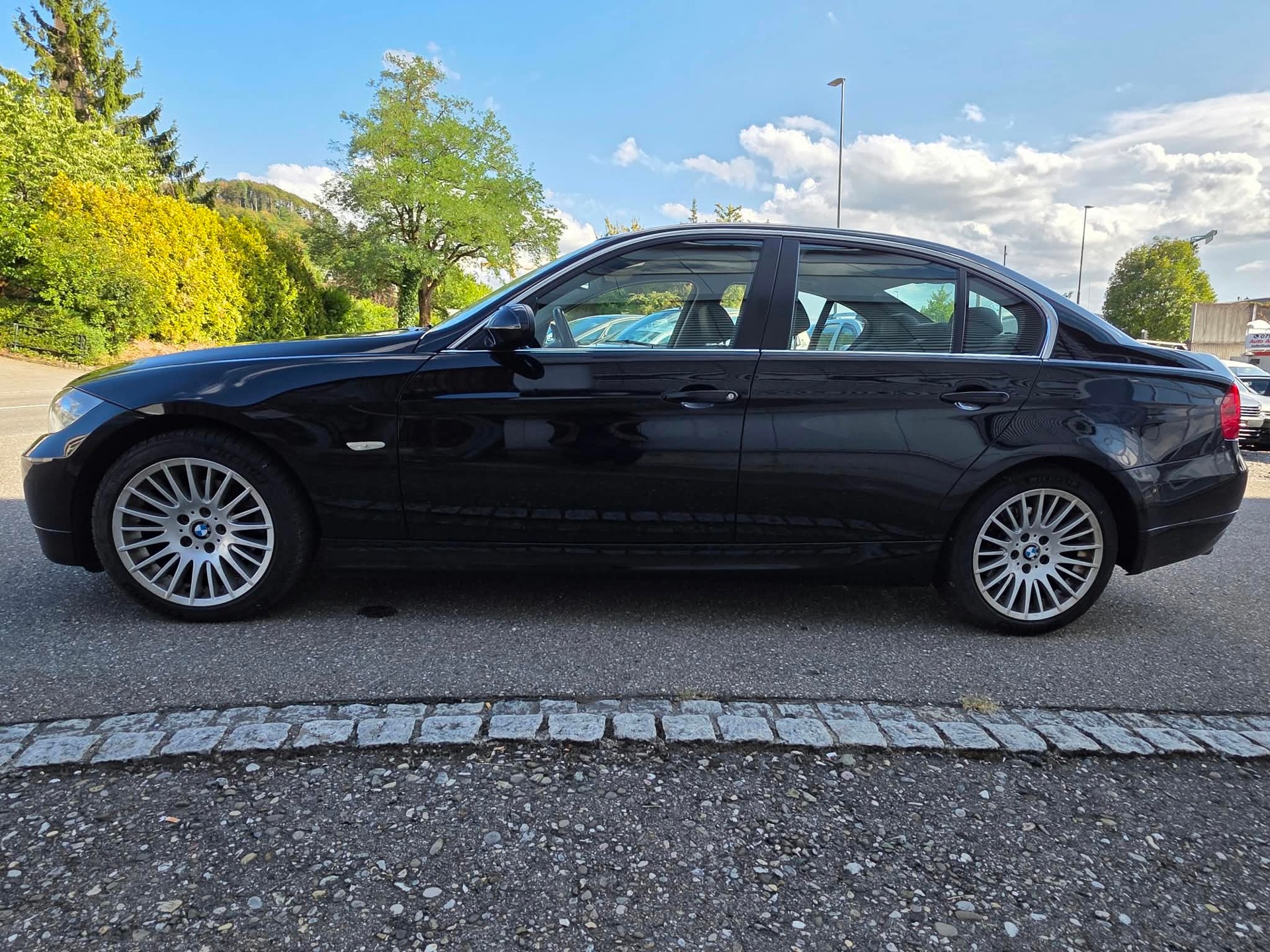 BMW 325xi-image-11