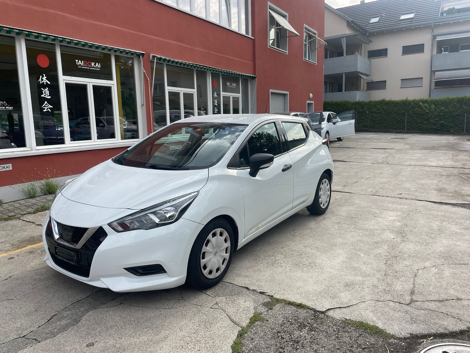 NISSAN Micra 1.0 acenta-image-4