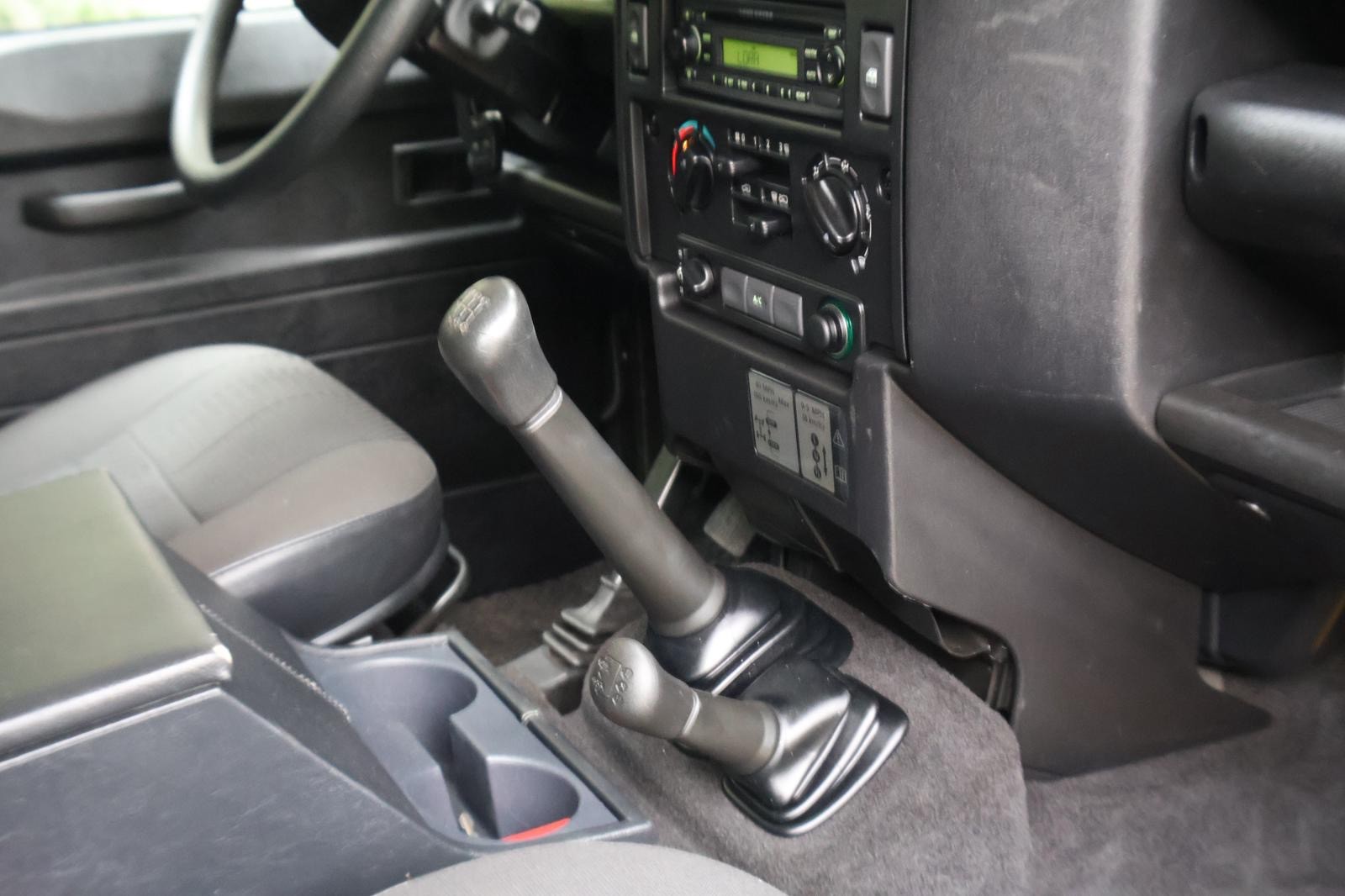 LAND ROVER Defender 110 SW 2.4Tdc-image-10