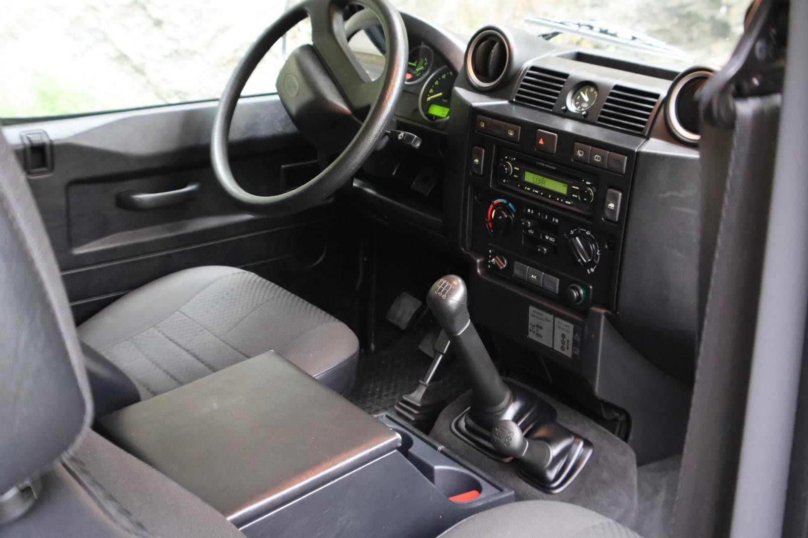 LAND ROVER Defender 110 SW 2.4Tdc-image-7