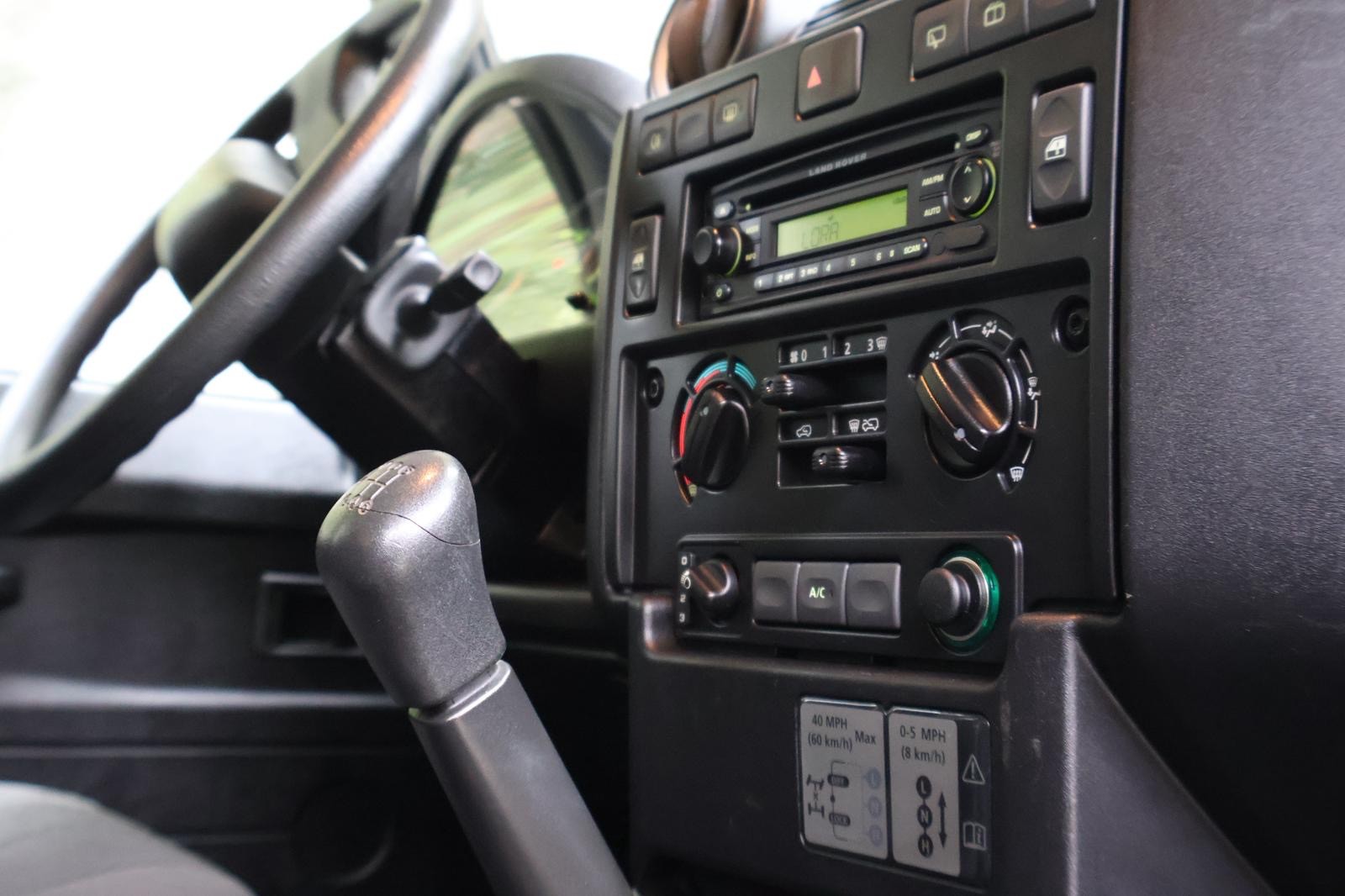 LAND ROVER Defender 110 SW 2.4Tdc-image-13