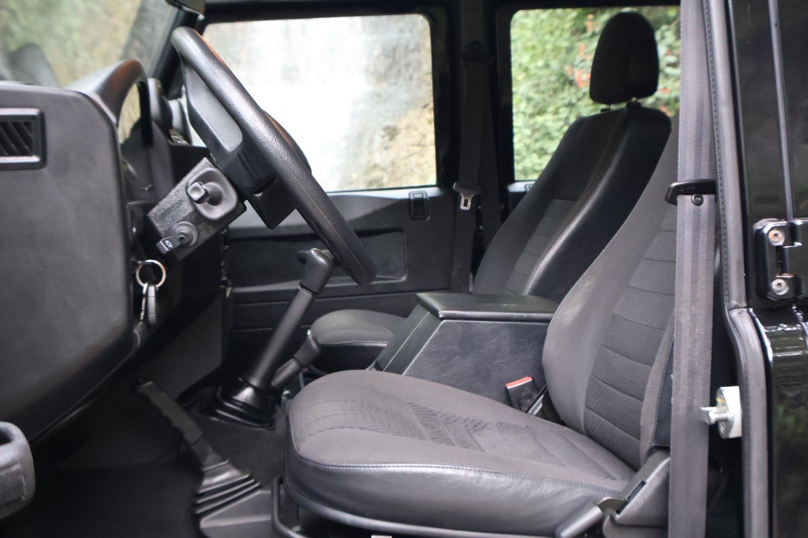 LAND ROVER Defender 110 SW 2.4Tdc-image-8