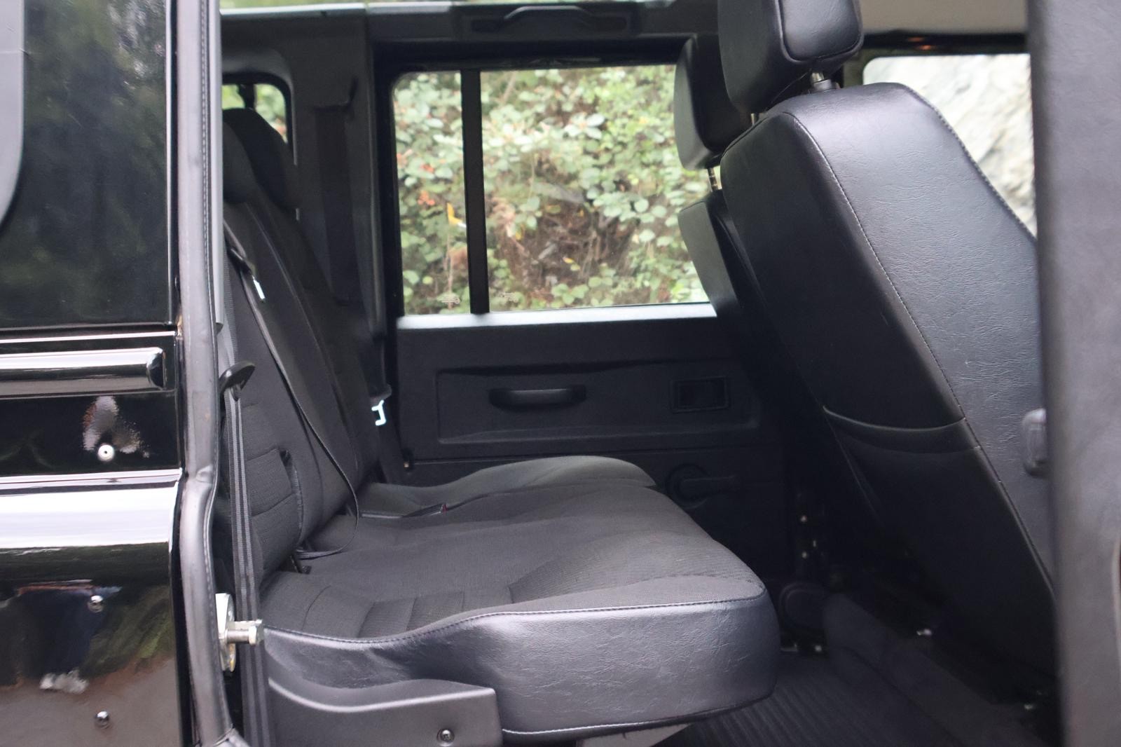 LAND ROVER Defender 110 SW 2.4Tdc-image-9