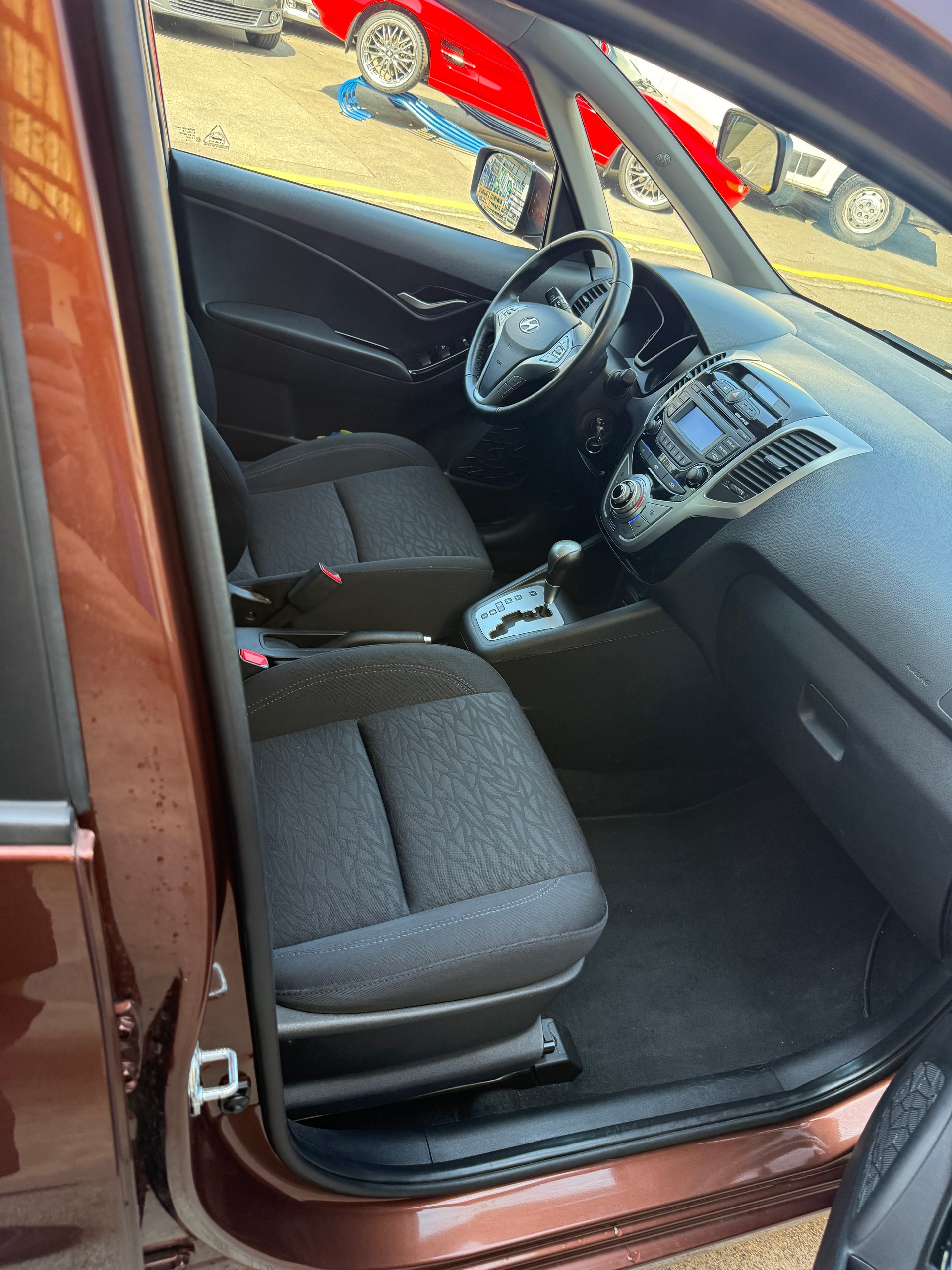 HYUNDAI iX20 1.6 Style Automatic-image-8