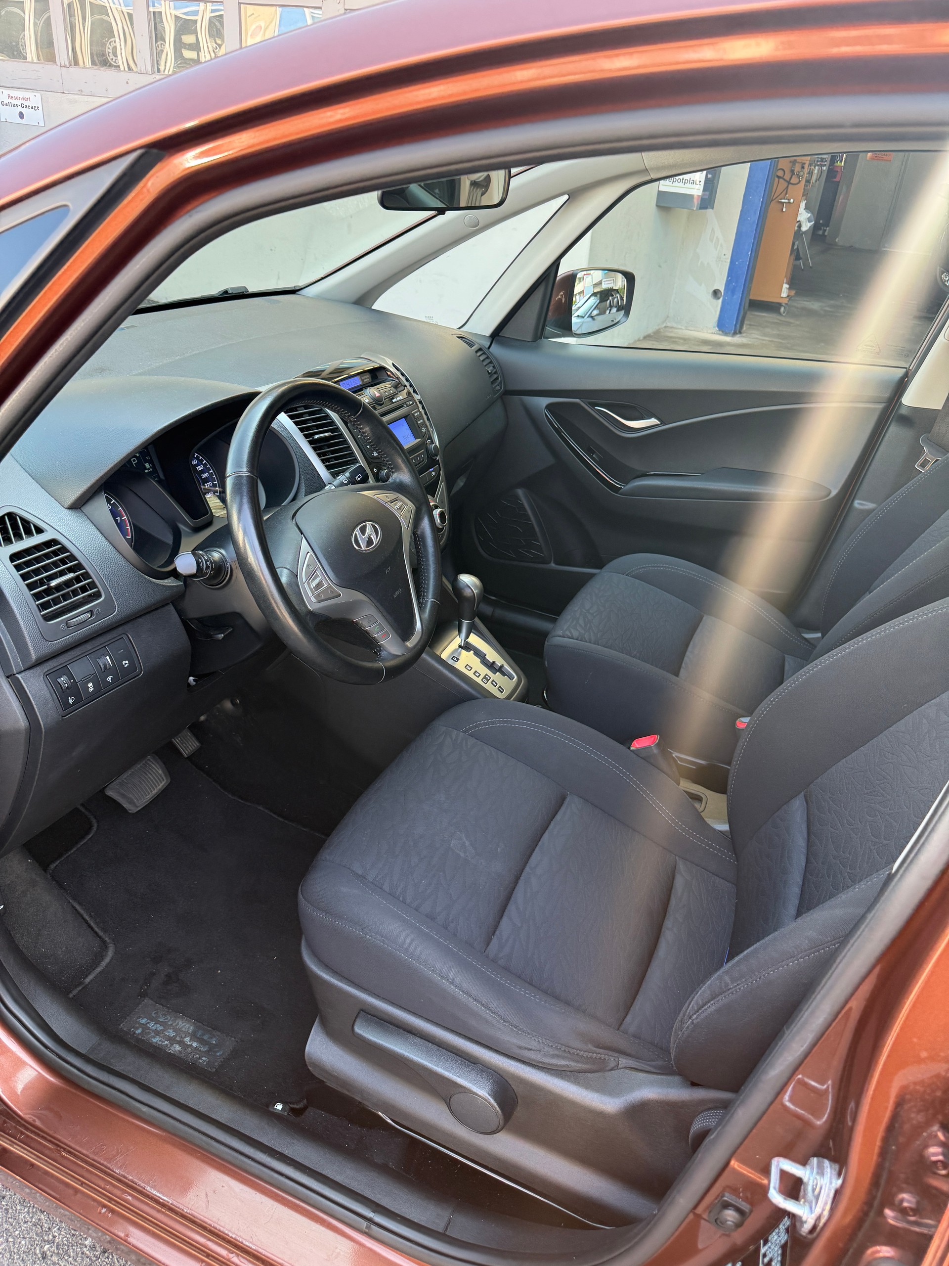 HYUNDAI iX20 1.6 Style Automatic-image-5
