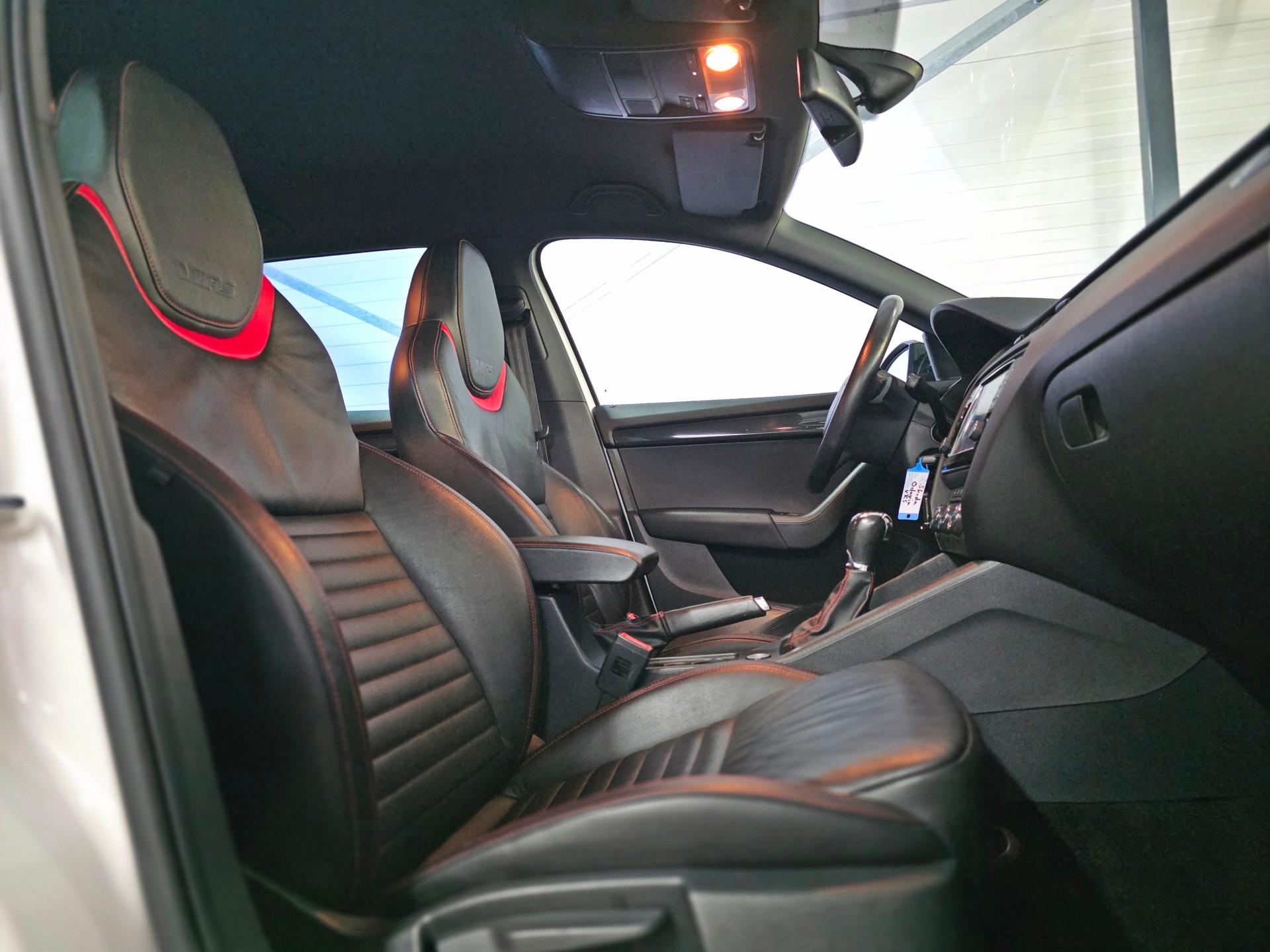SKODA Octavia Combi 2.0 TSI RS DSG-image-17