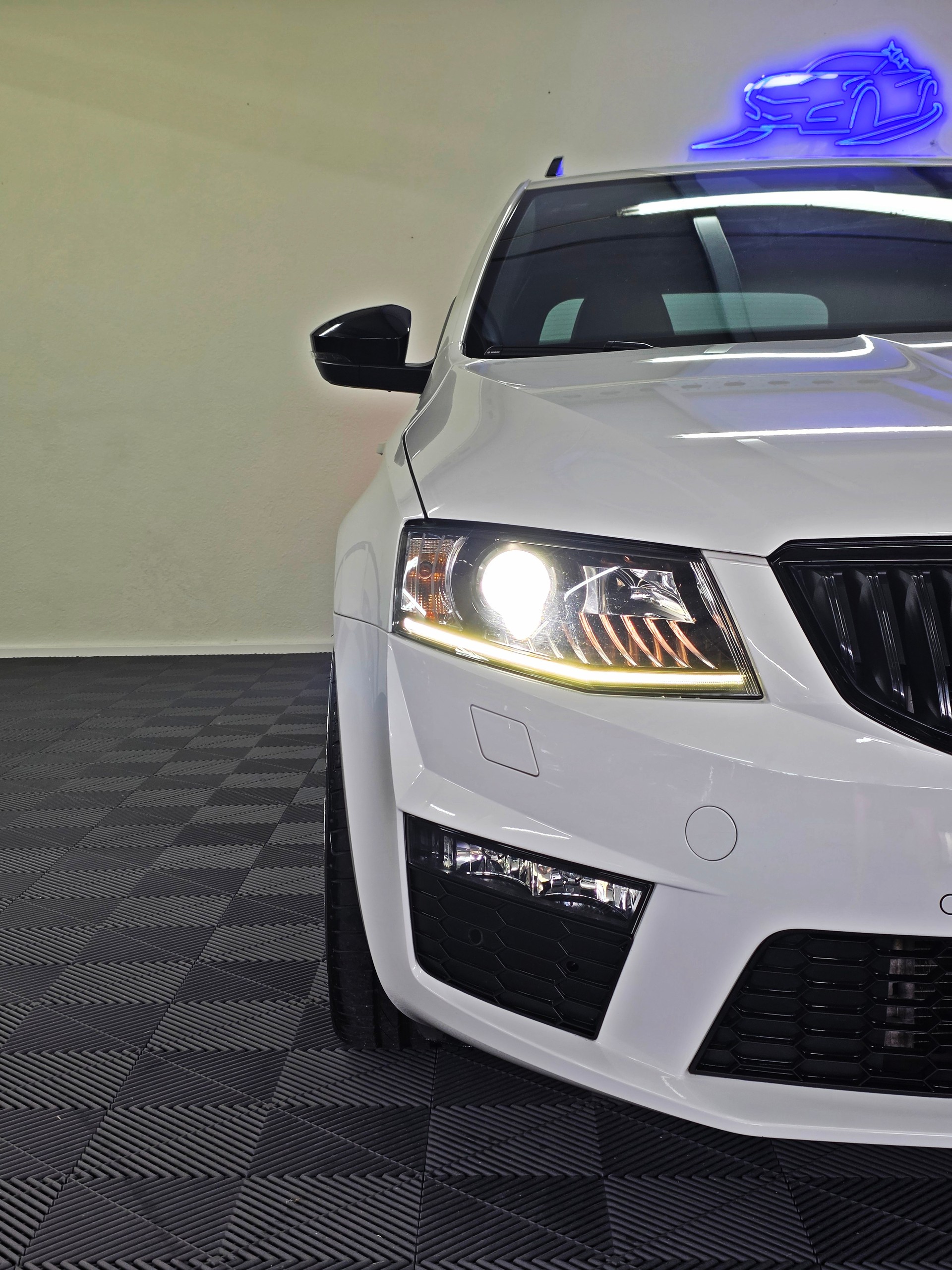 SKODA Octavia Combi 2.0 TSI RS DSG-image-2