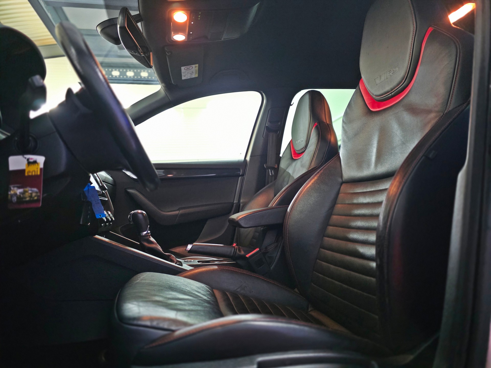 SKODA Octavia Combi 2.0 TSI RS DSG-image-11