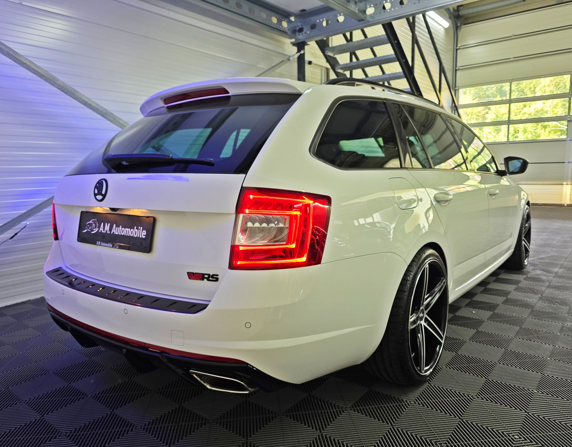SKODA Octavia Combi 2.0 TSI RS DSG-image-4