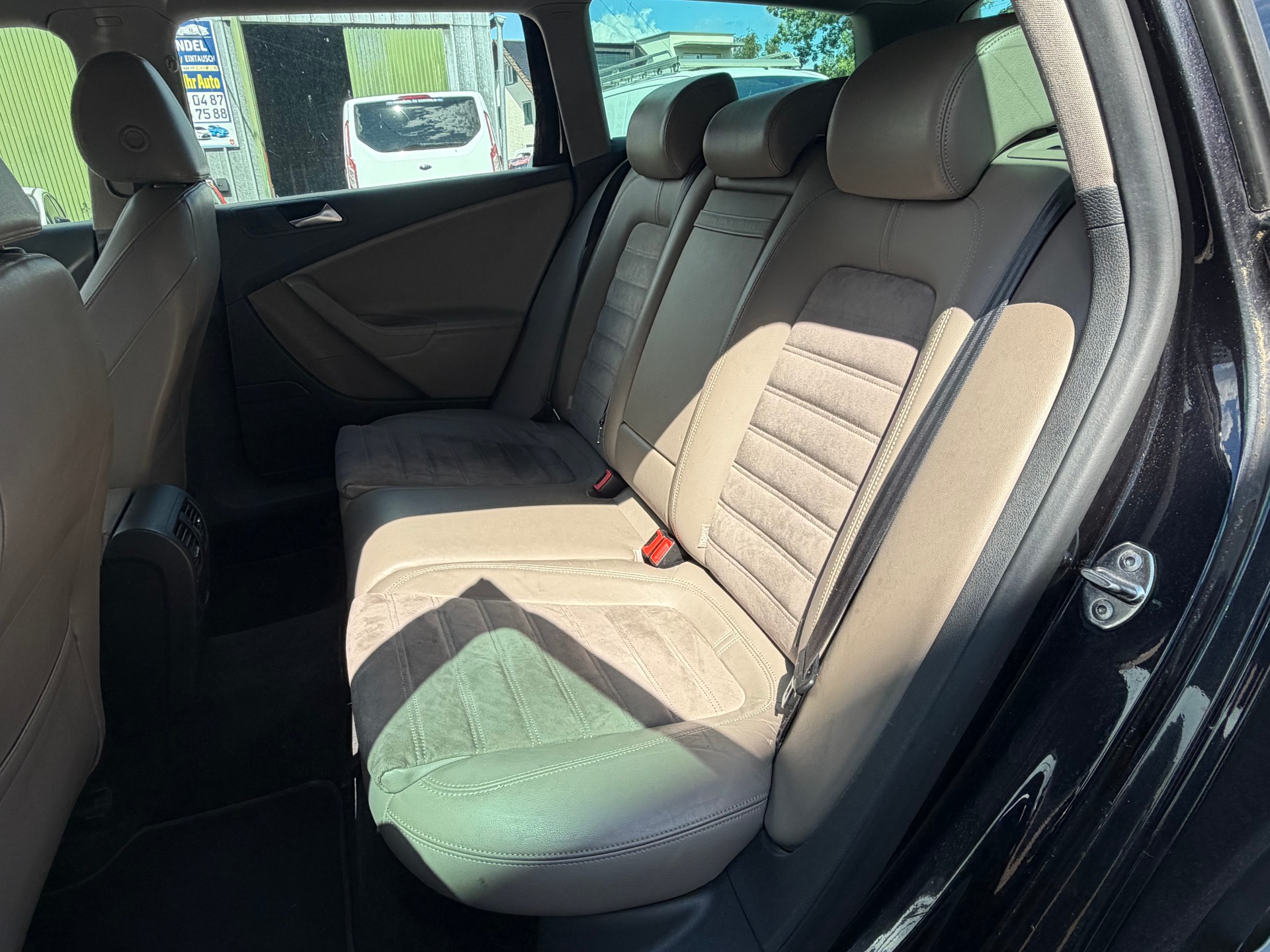 VW Passat Variant 2.0 TDI Premium 4Motion DSG-image-9