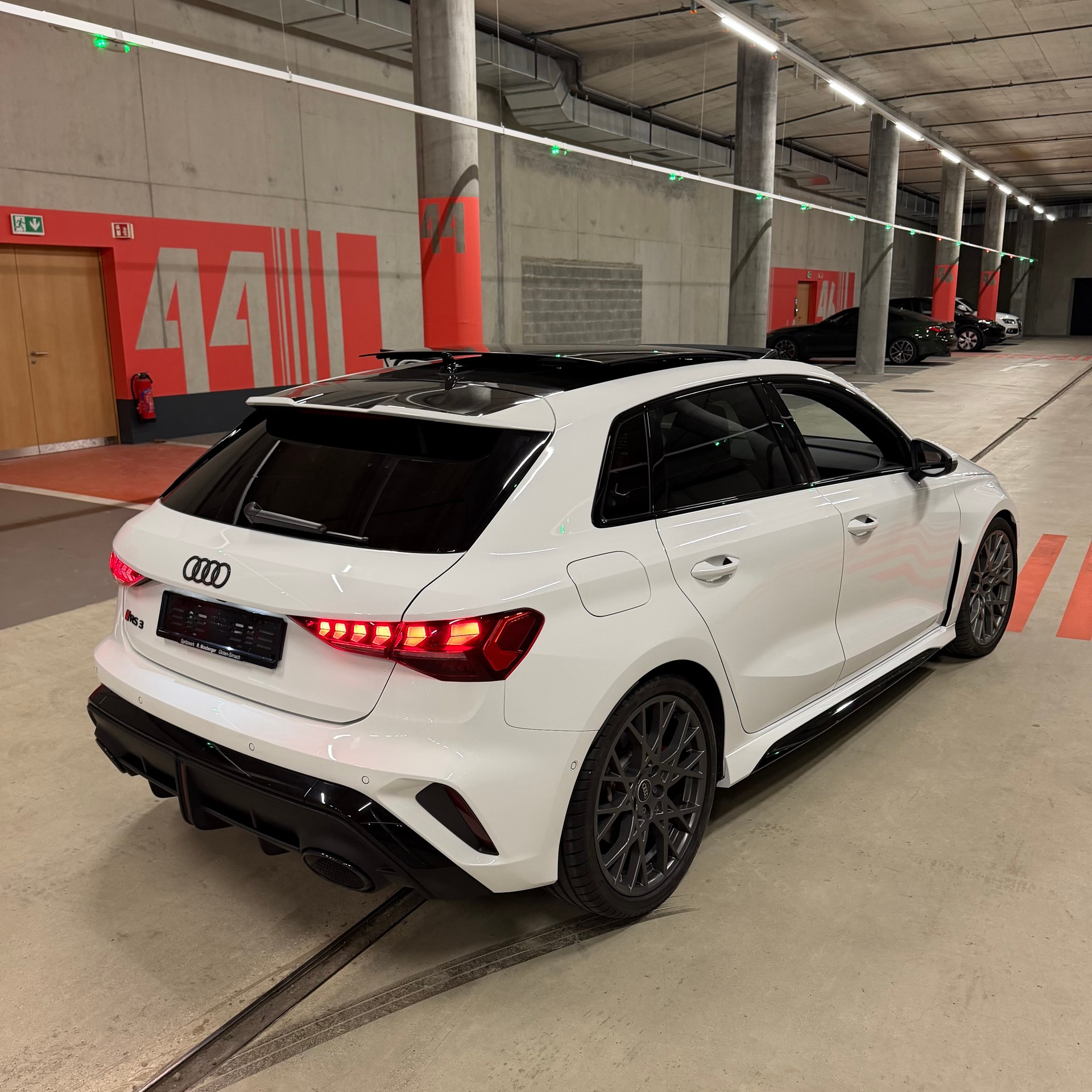 AUDI RS3 Sportback 2.5 TSI quattro S-tronic-image-3