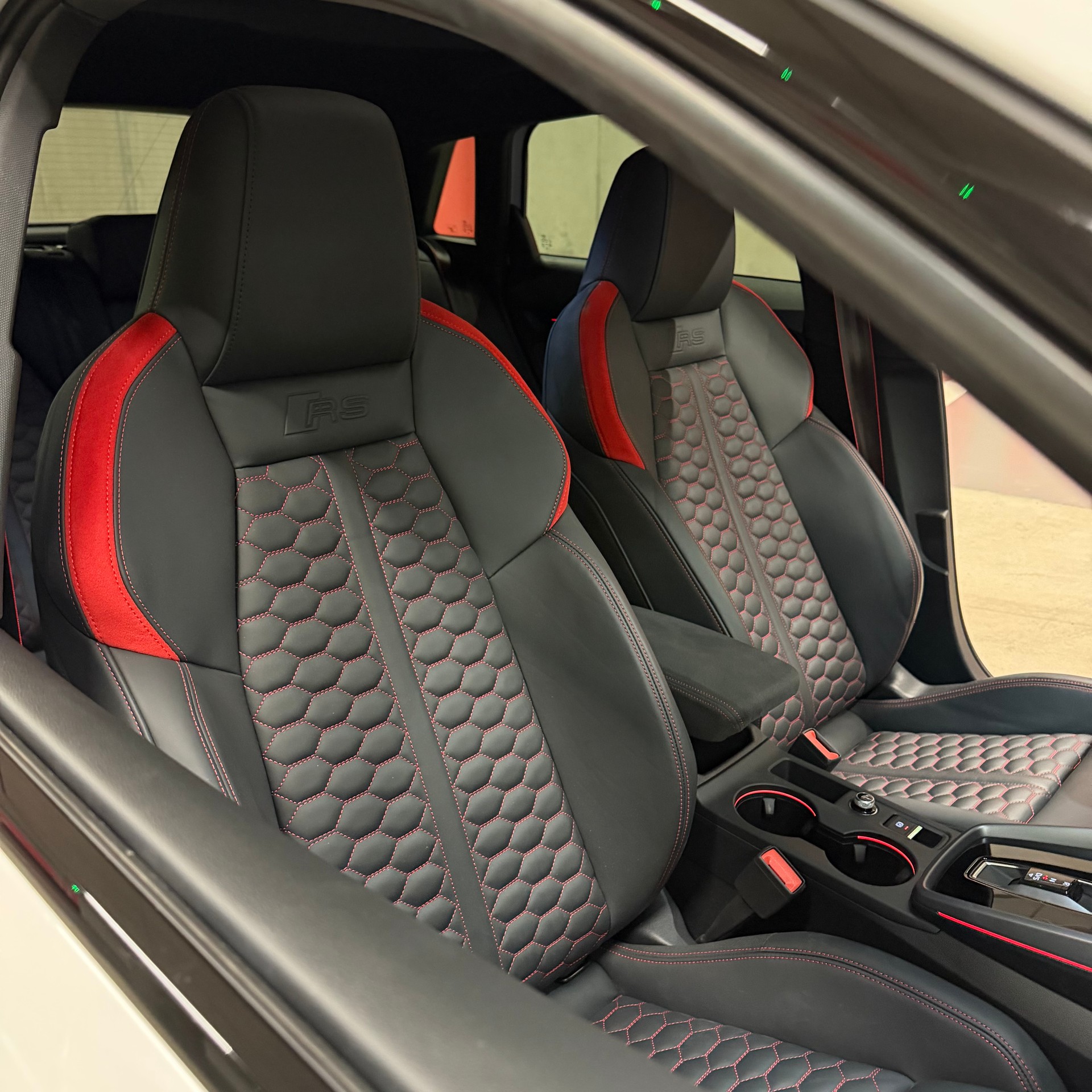 AUDI RS3 Sportback 2.5 TSI quattro S-tronic-image-12