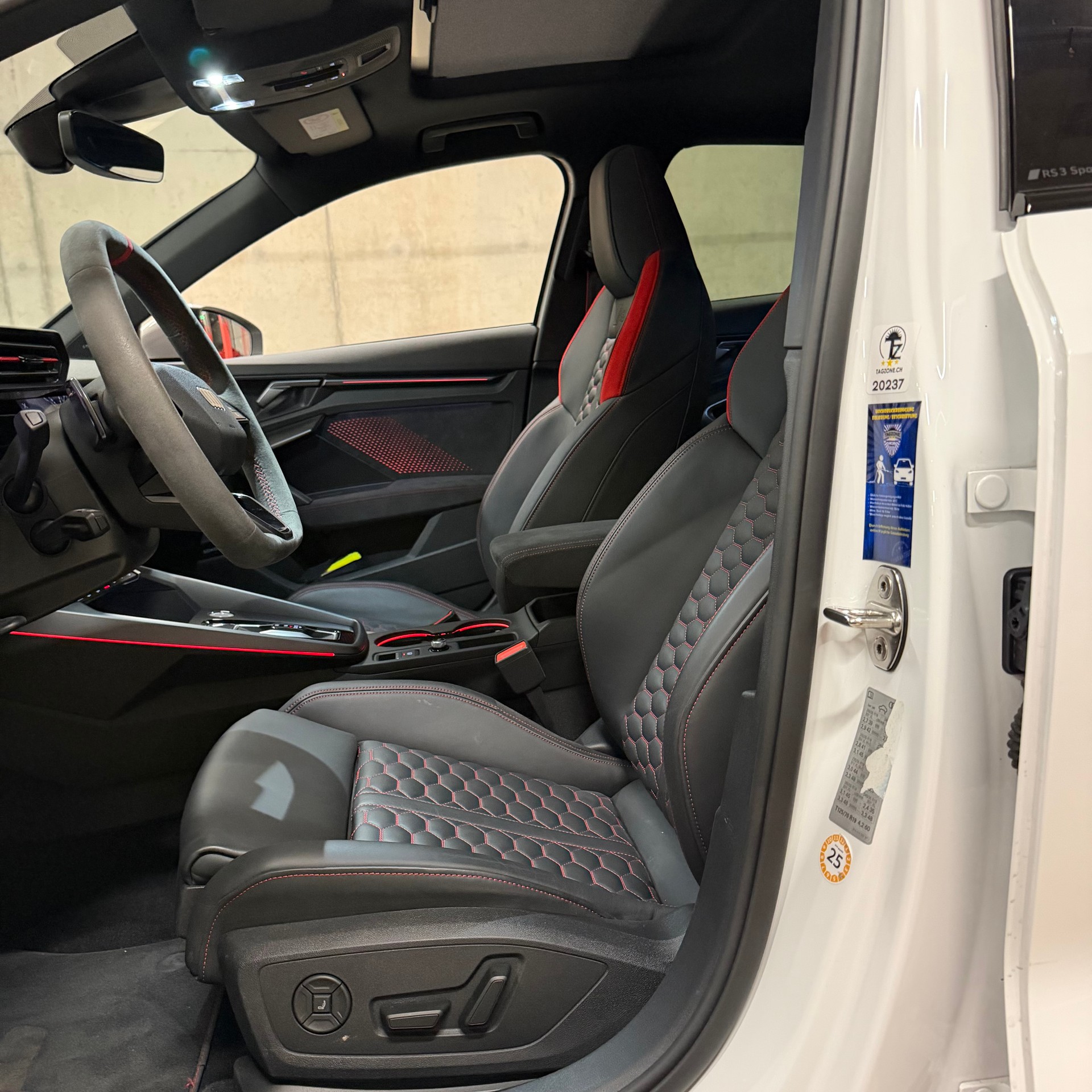 AUDI RS3 Sportback 2.5 TSI quattro S-tronic-image-7