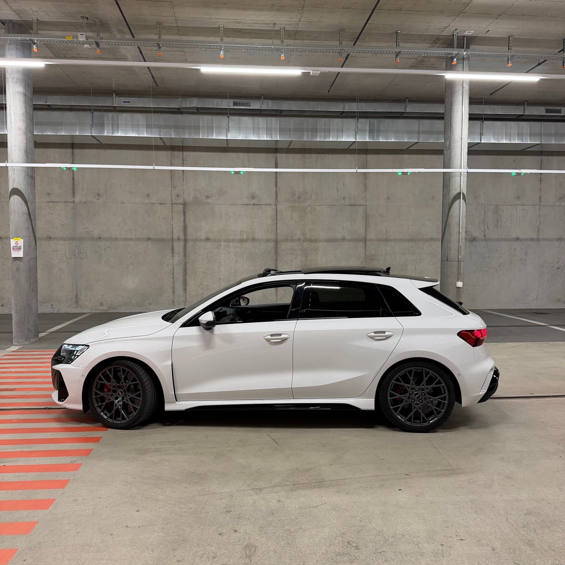 AUDI RS3 Sportback 2.5 TSI quattro S-tronic-image-5