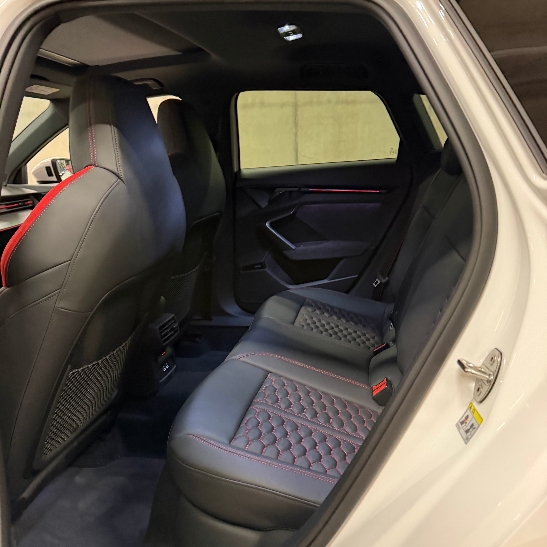 AUDI RS3 Sportback 2.5 TSI quattro S-tronic-image-11