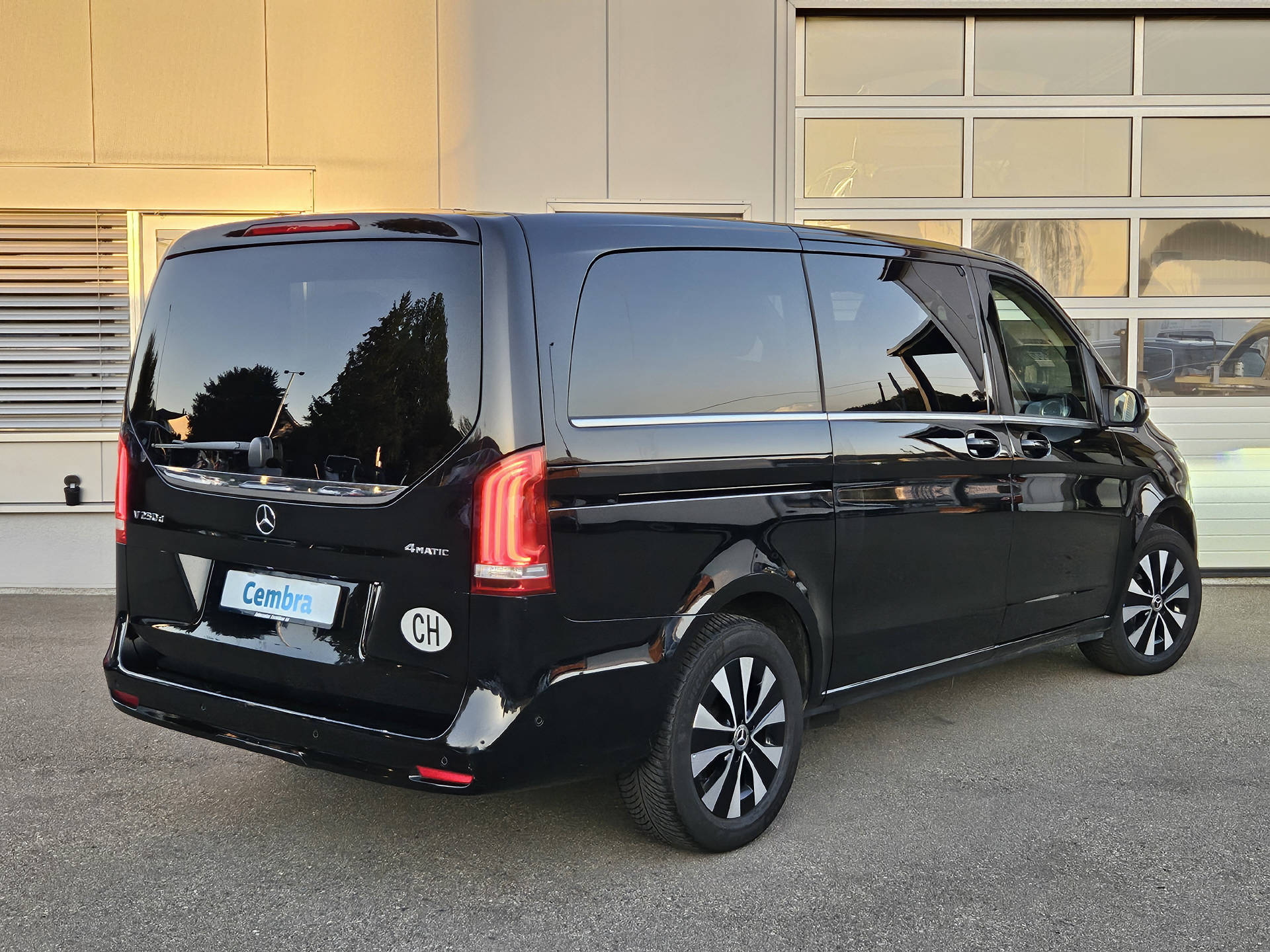 MERCEDES-BENZ V 250 d Avantgarde lang 4matic Van * 7- Plätzer * 10 Jahre oder 100'000km Gratisservice *-image-6