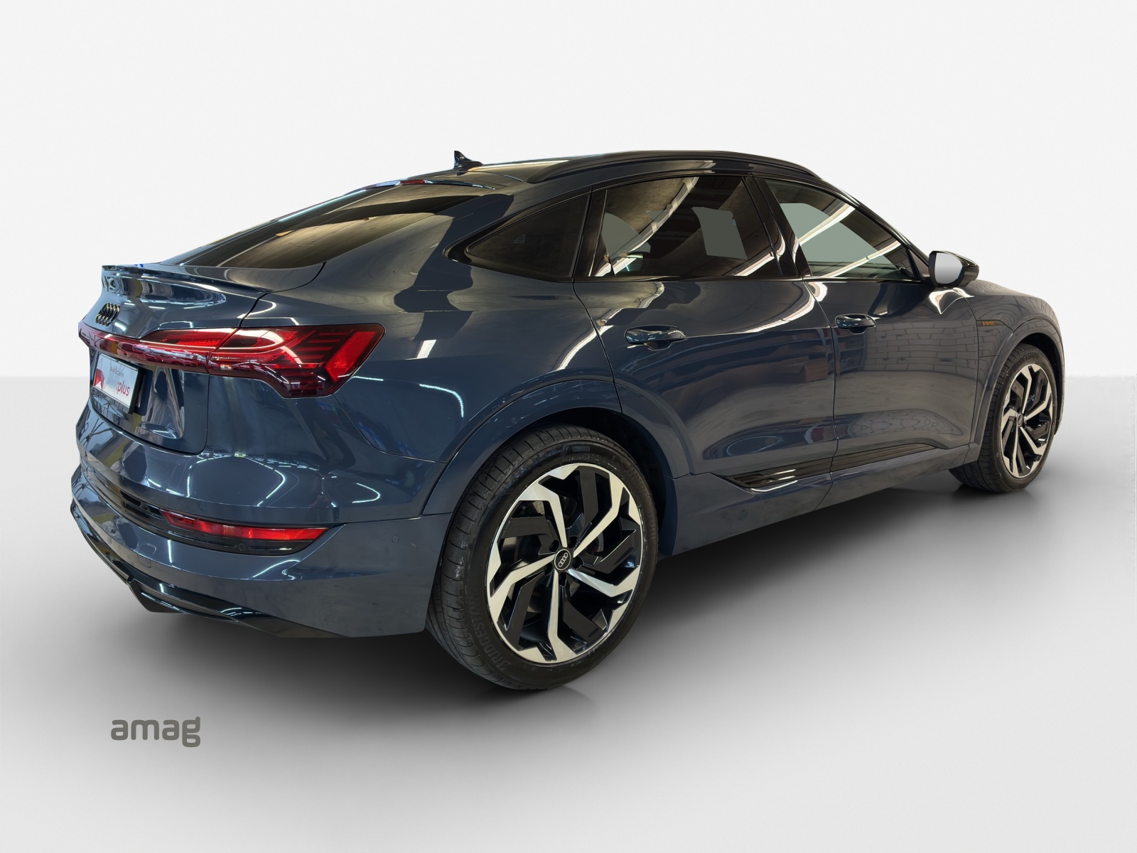 AUDI e-tron 55 Sportback S Line Black Edition quattro-image-4