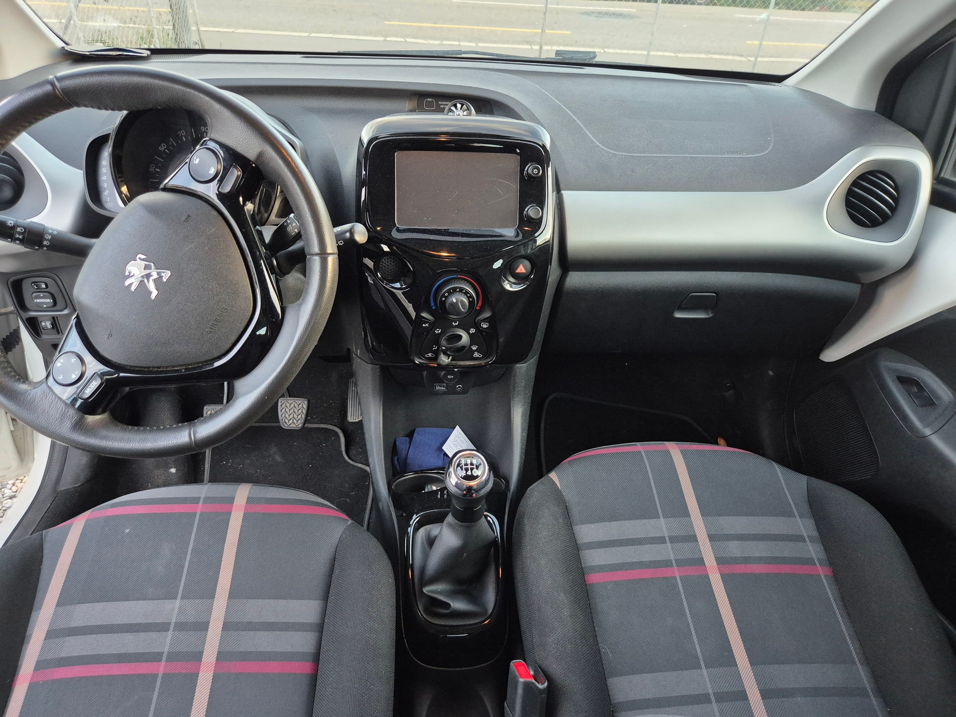 PEUGEOT 108 1.2 VTi Active-image-10