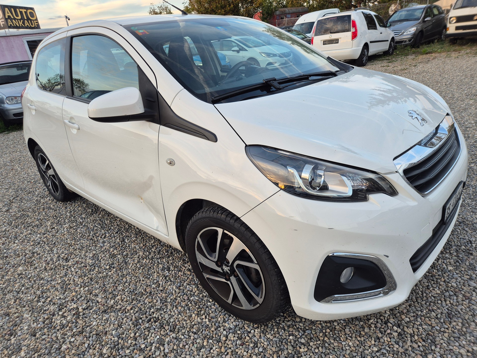 PEUGEOT 108 1.2 VTi Active-image-1