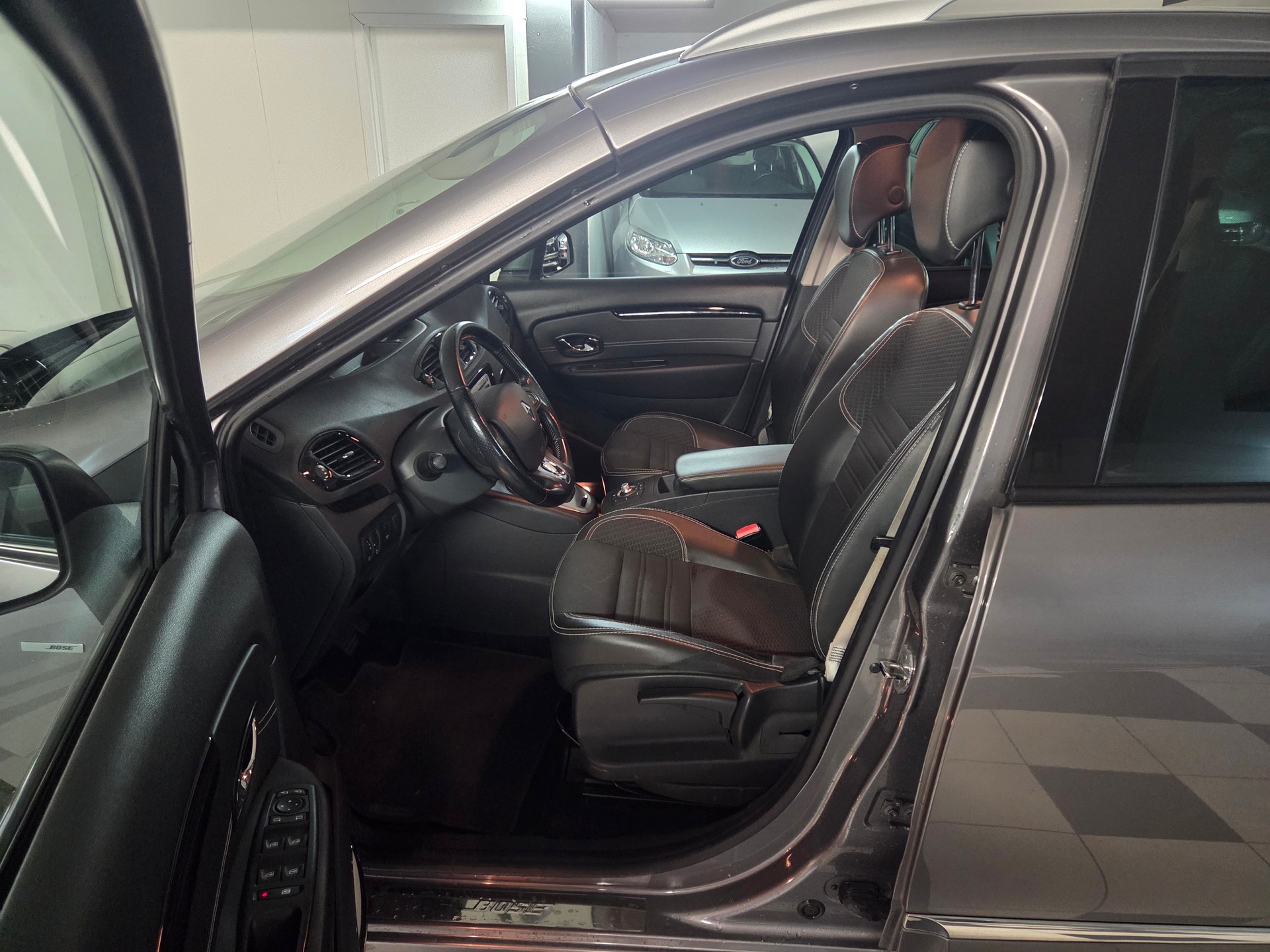 RENAULT Grand Scénic 2.0 dCi Bose Automatic-image-8