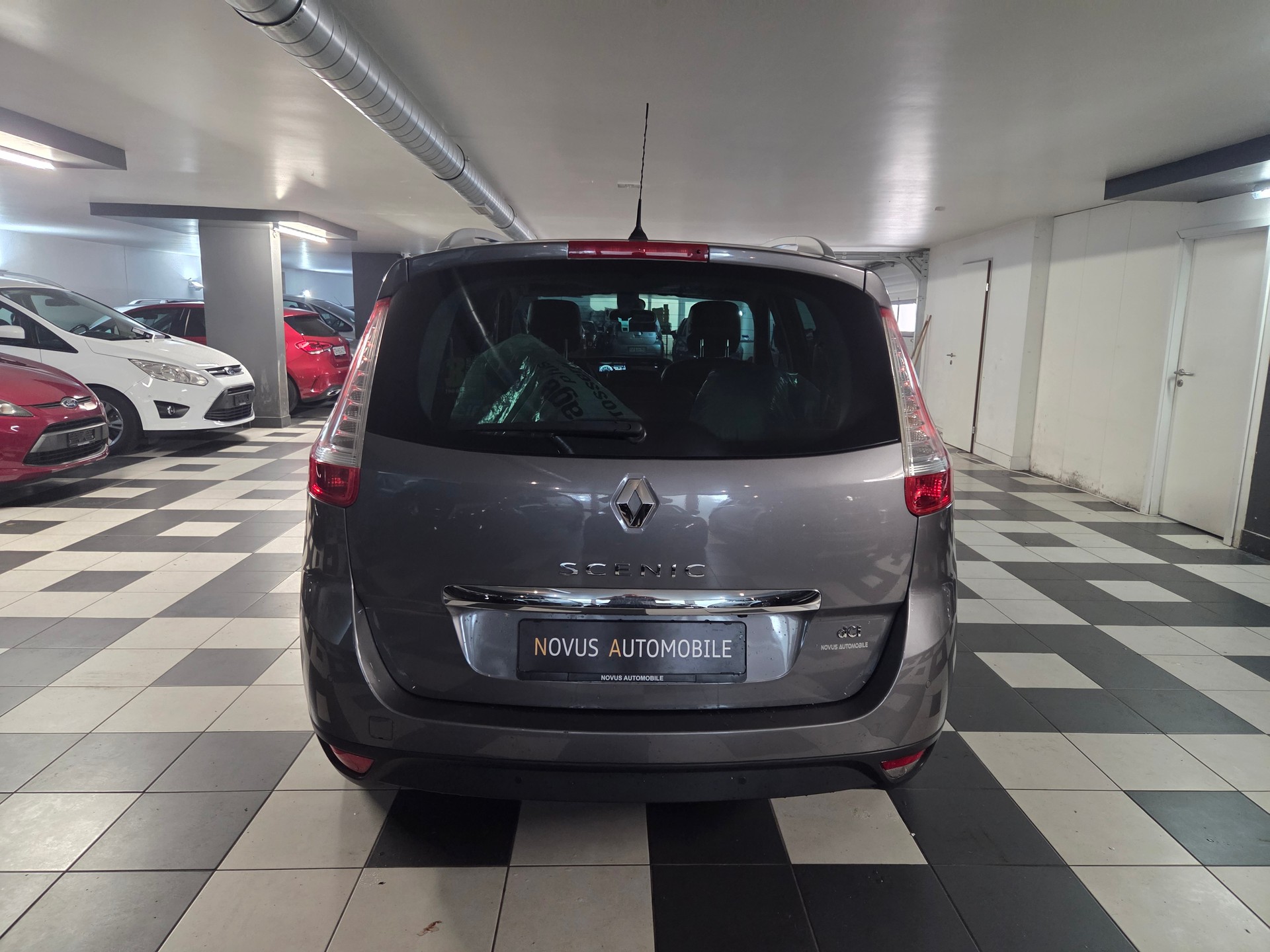 RENAULT Grand Scénic 2.0 dCi Bose Automatic-image-3