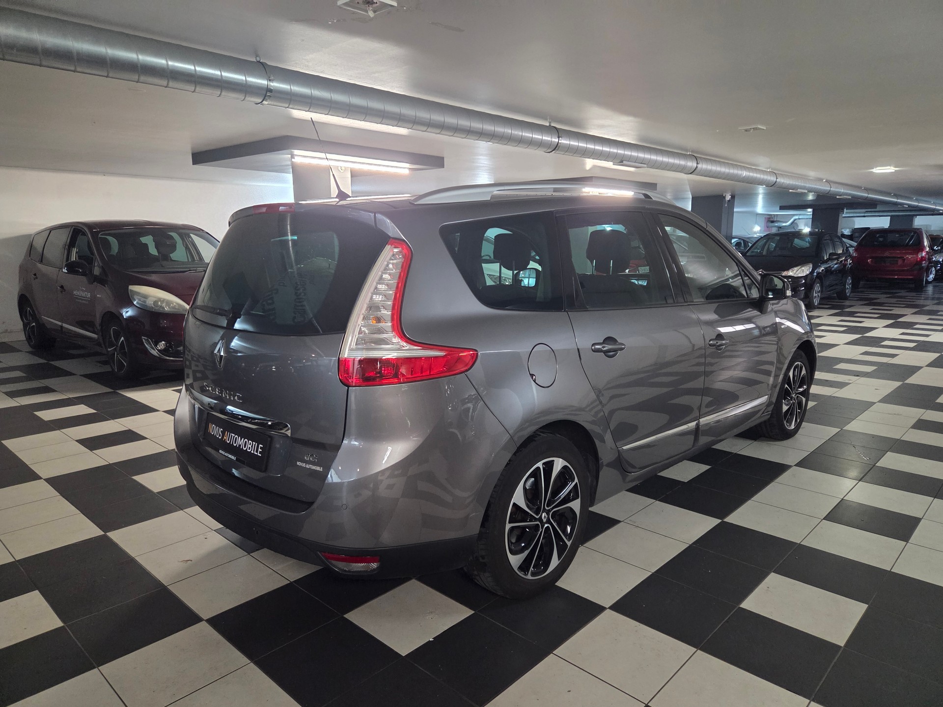 RENAULT Grand Scénic 2.0 dCi Bose Automatic-image-4