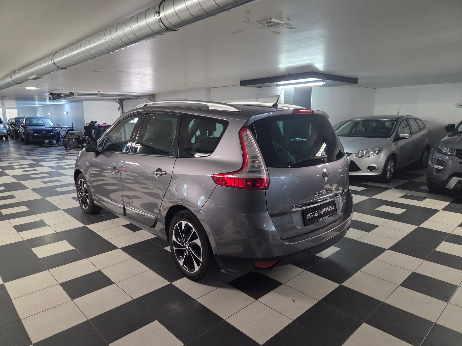 RENAULT Grand Scénic 2.0 dCi Bose Automatic-image-2