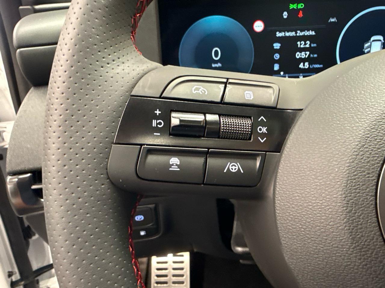 HYUNDAI Tucson 1.6 TGDI PHEV N-Line Black 4WD 288PS-image-6