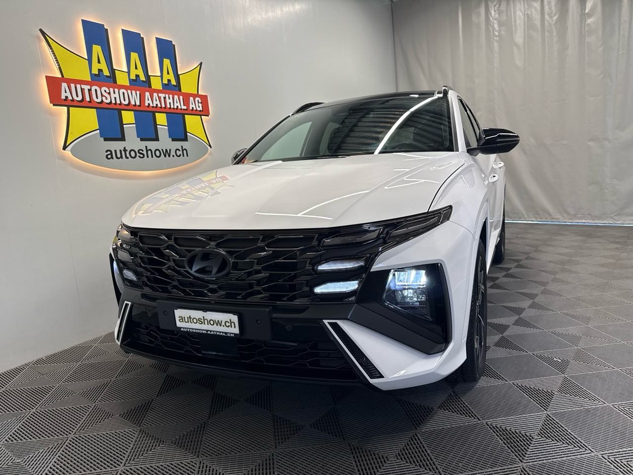 HYUNDAI Tucson 1.6 TGDI PHEV N-Line Black 4WD 288PS-image-16