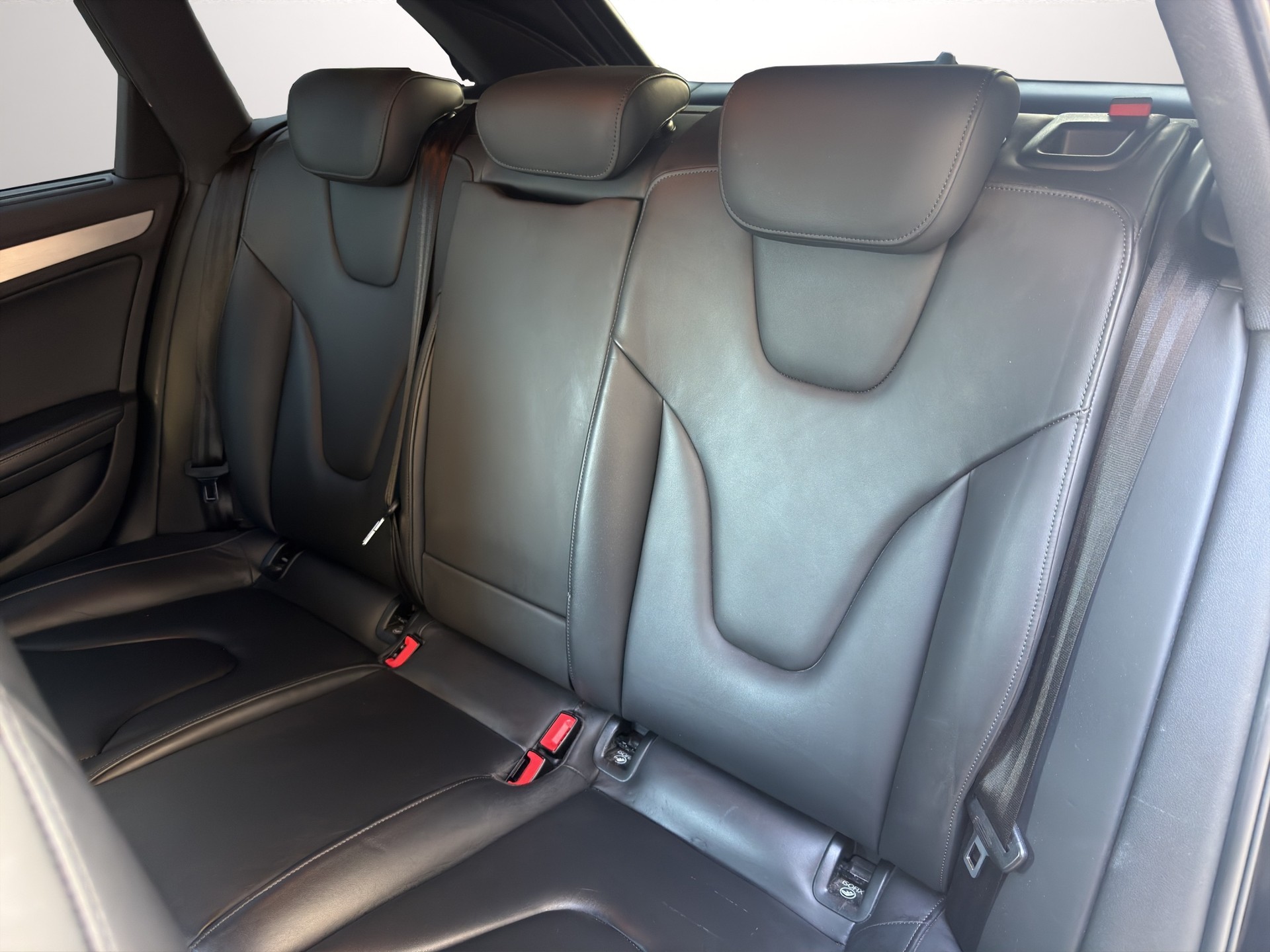 AUDI A4 Avant 3.0 TDI quattro S-tronic-image-11