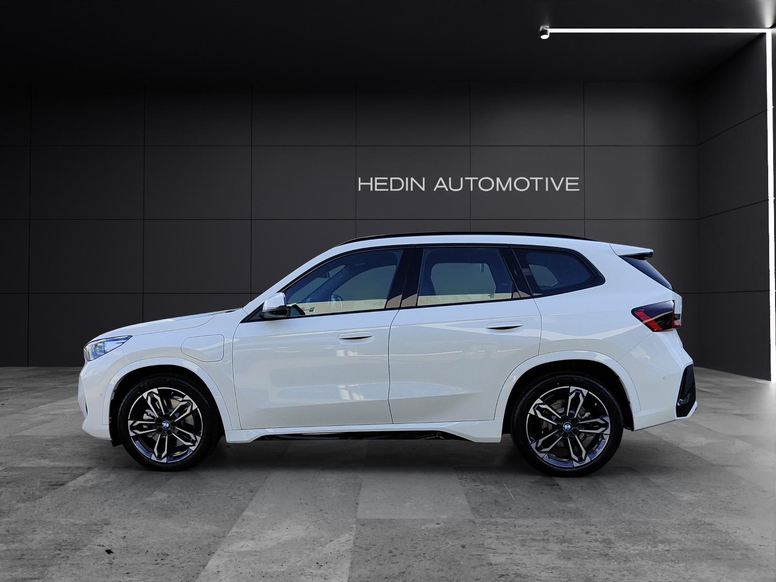 BMW X1 30e xDrive paddles-showroom-element-1