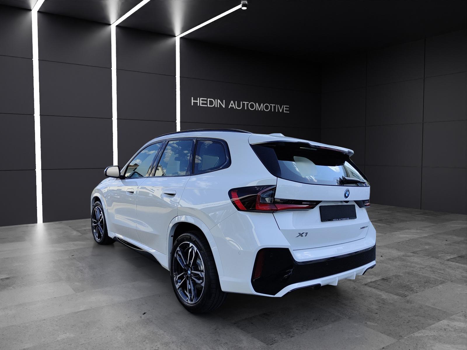BMW X1 30e xDrive paddles-showroom-element-3