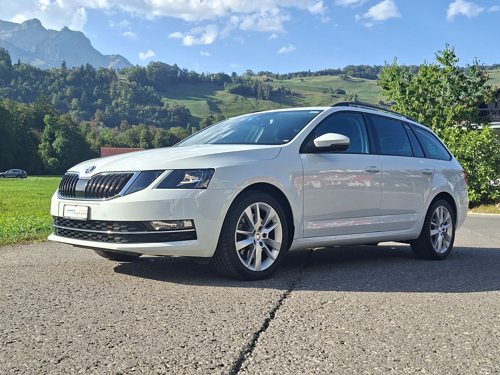 SKODA Octavia Combi 2.0 TDI Style 4x4 *Anhängerkupplung+8-fach bereift+frisch ab MFK*-image-0