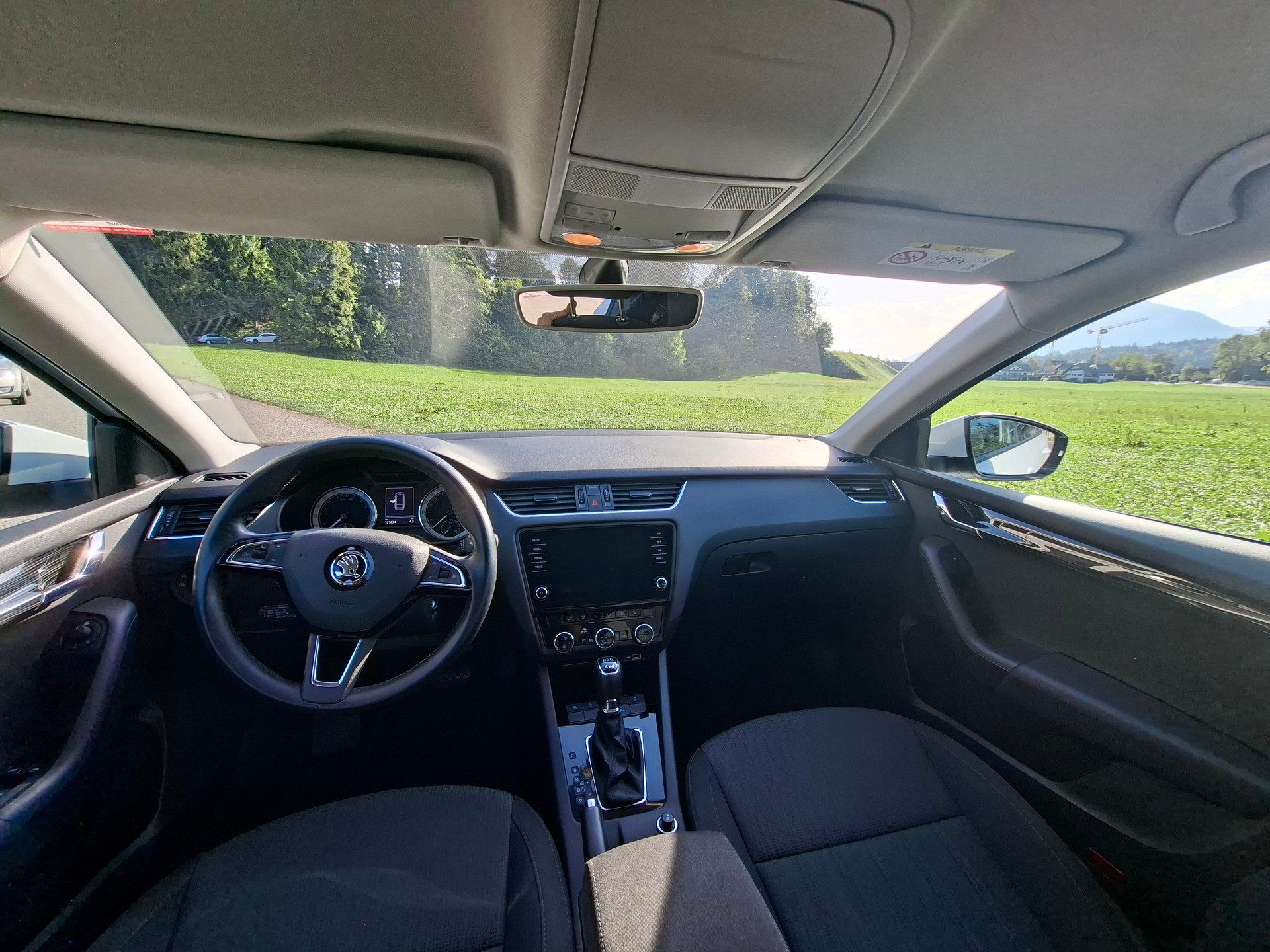 SKODA Octavia Combi 2.0 TDI Style 4x4 *Anhängerkupplung+8-fach bereift+frisch ab MFK*-image-9