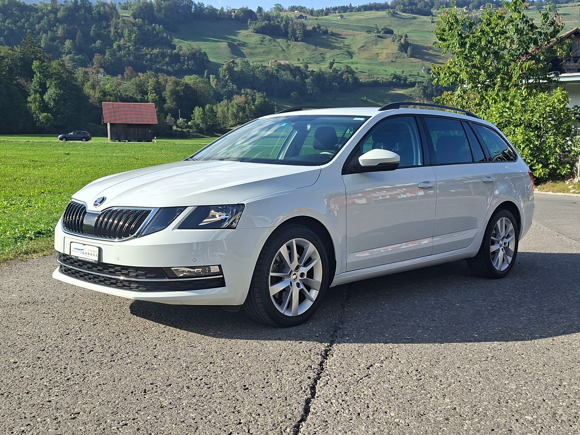 SKODA Octavia Combi 2.0 TDI Style 4x4 *Anhängerkupplung+8-fach bereift+frisch ab MFK*-image-1