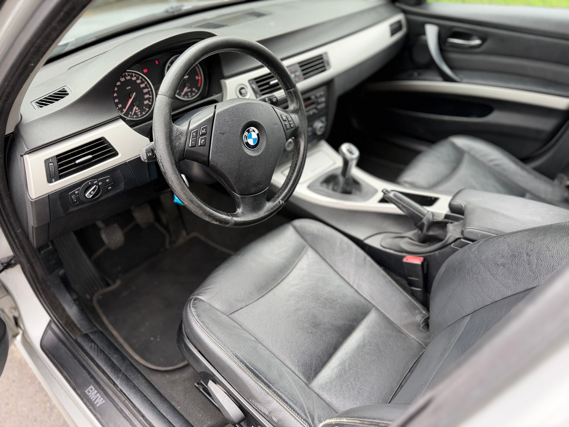 BMW 320D E90-image-5