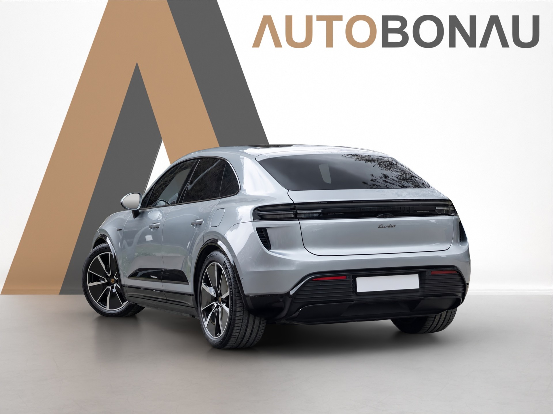 PORSCHE Macan Turbo-image-2