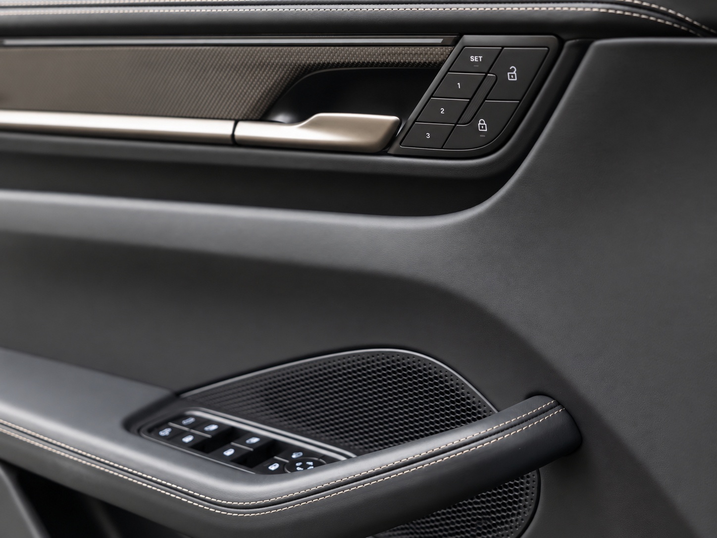 PORSCHE Macan Turbo-image-29