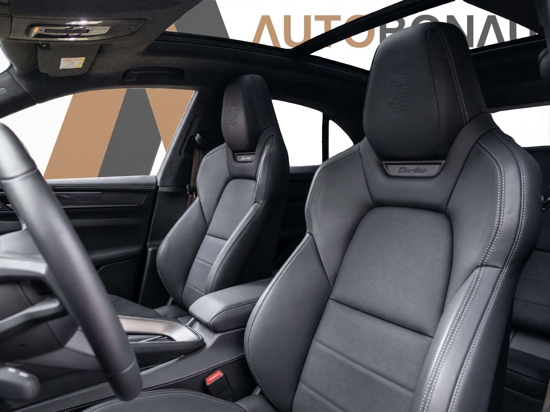 PORSCHE Macan Turbo-image-5