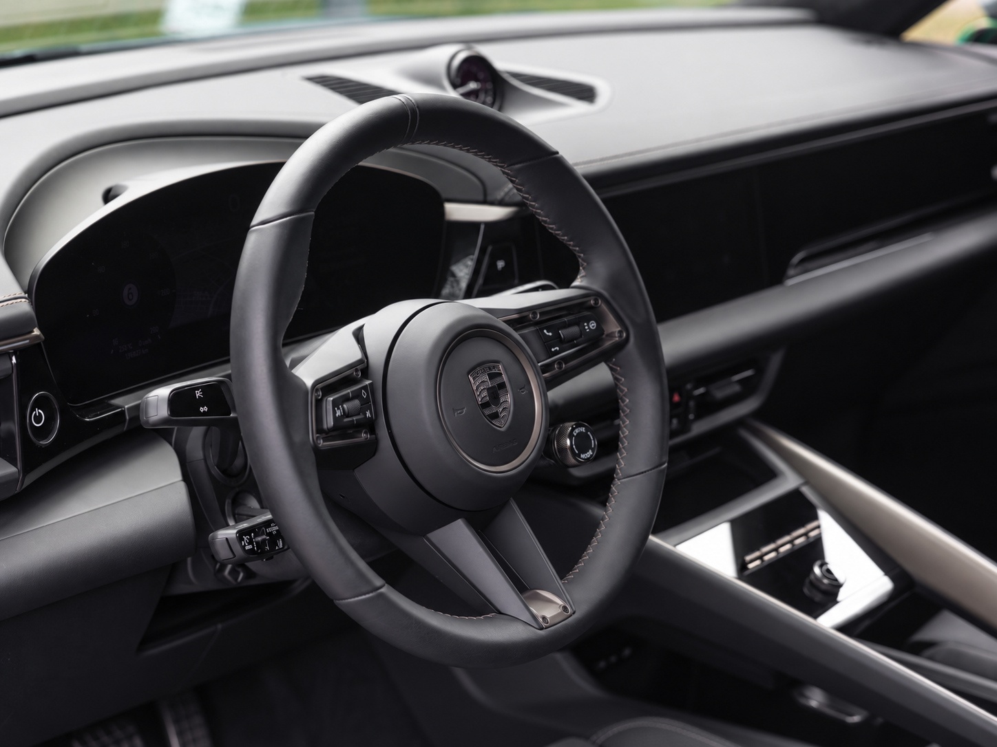 PORSCHE Macan Turbo-image-32